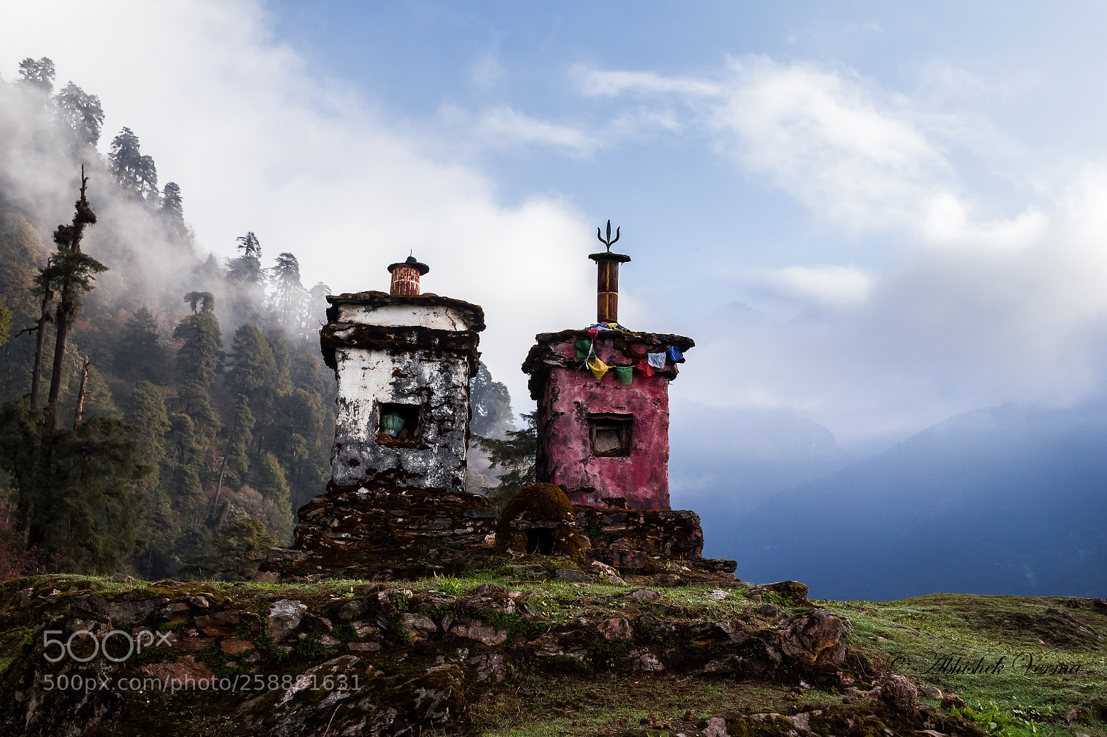 Canon EOS 550D (EOS Rebel T2i / EOS Kiss X4) sample photo. Twin chortens at tshoka photography