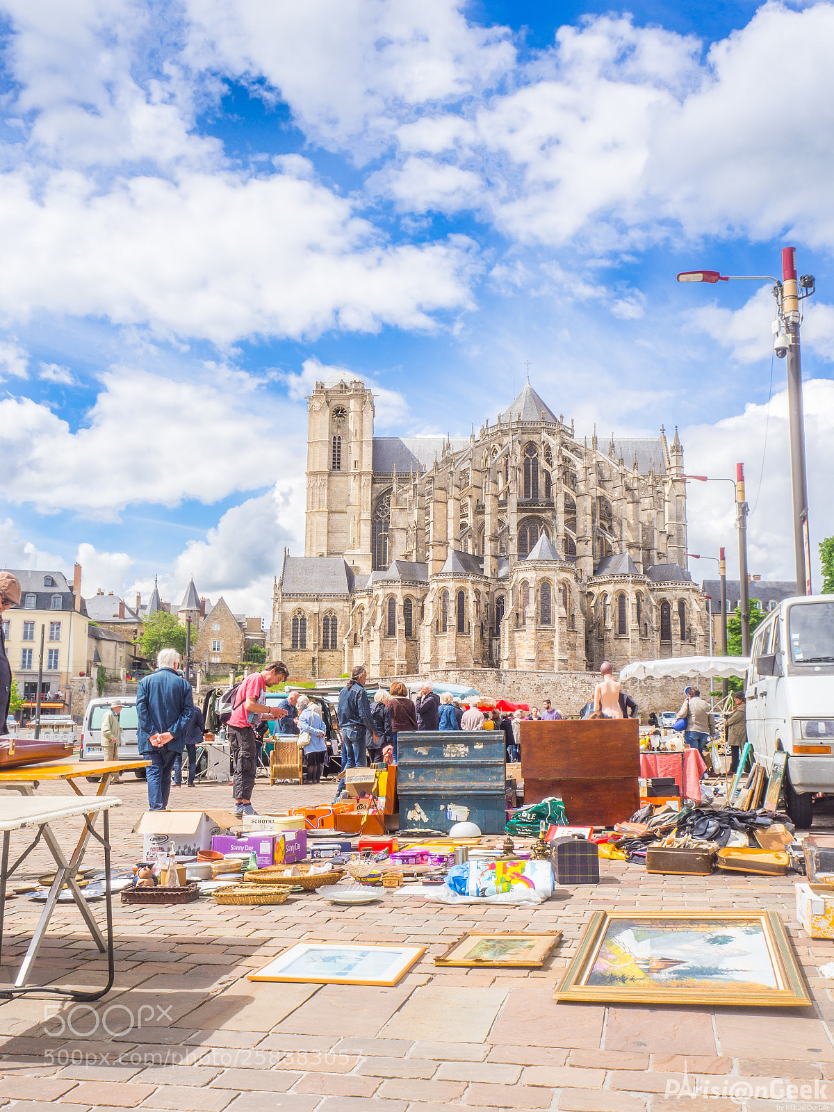 Olympus OM-D E-M10 II sample photo. Brocante au mans photography