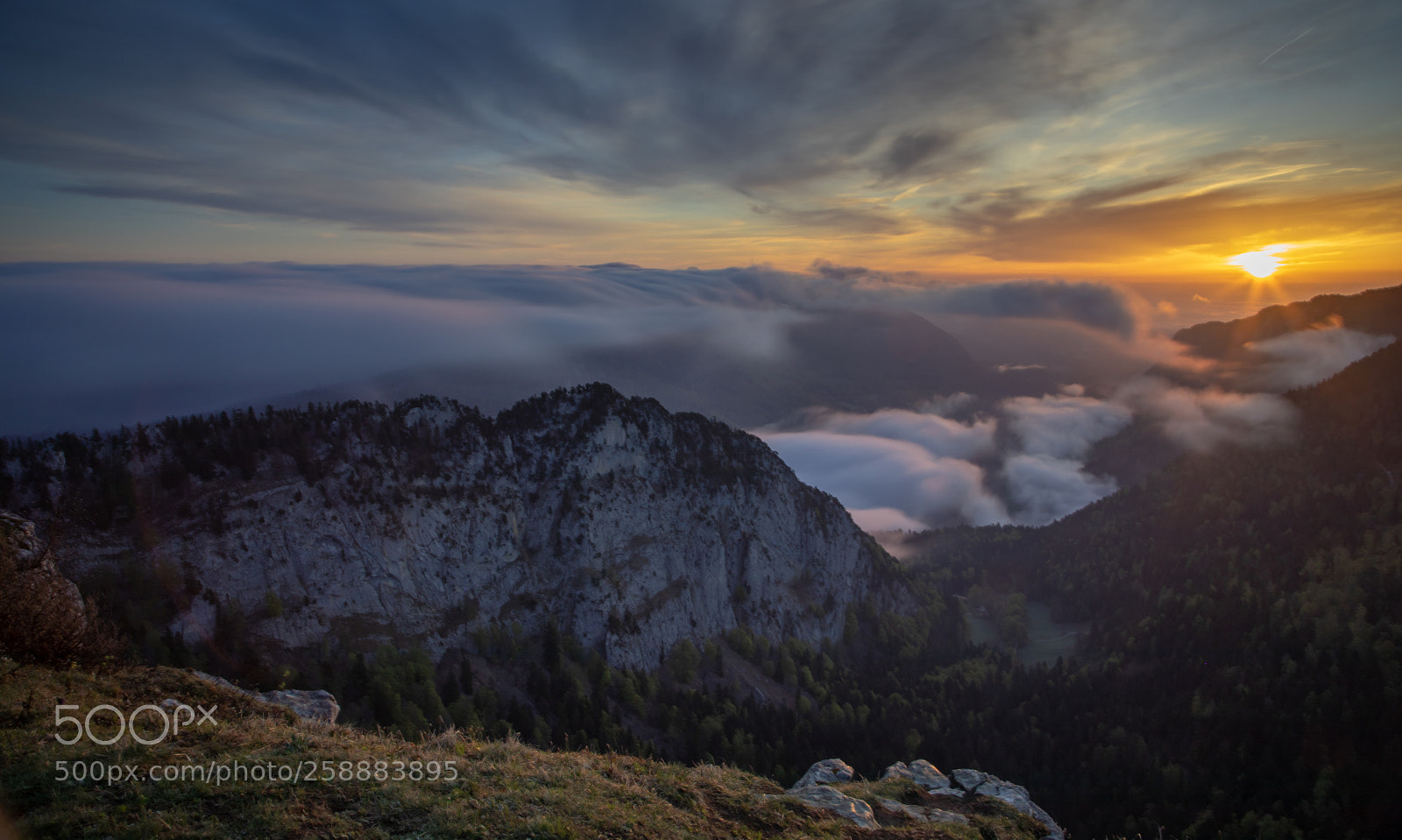 Canon EOS 5D Mark IV sample photo. Creux du van photography