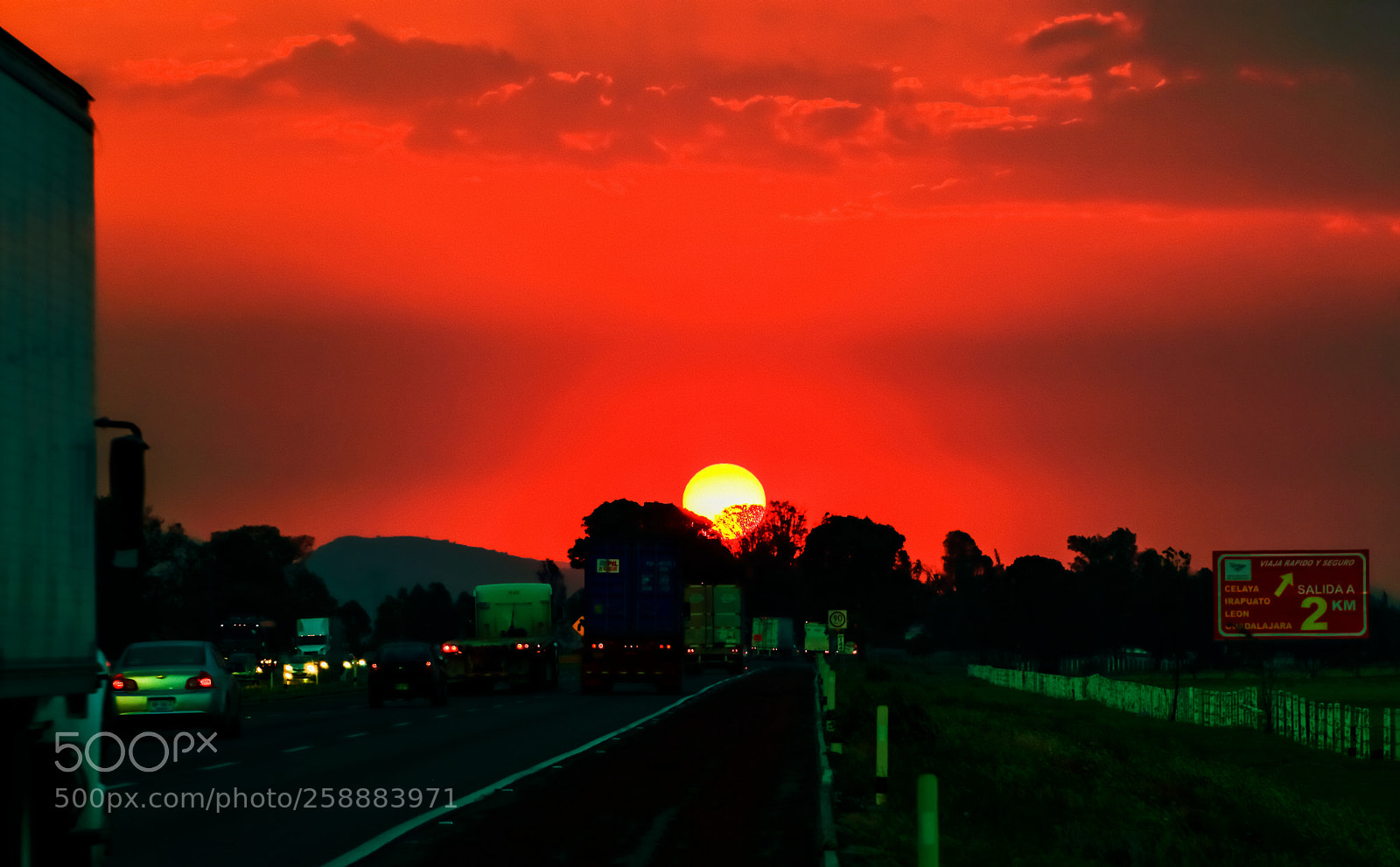 Canon EOS 80D sample photo. Ocaso en la carretera. photography