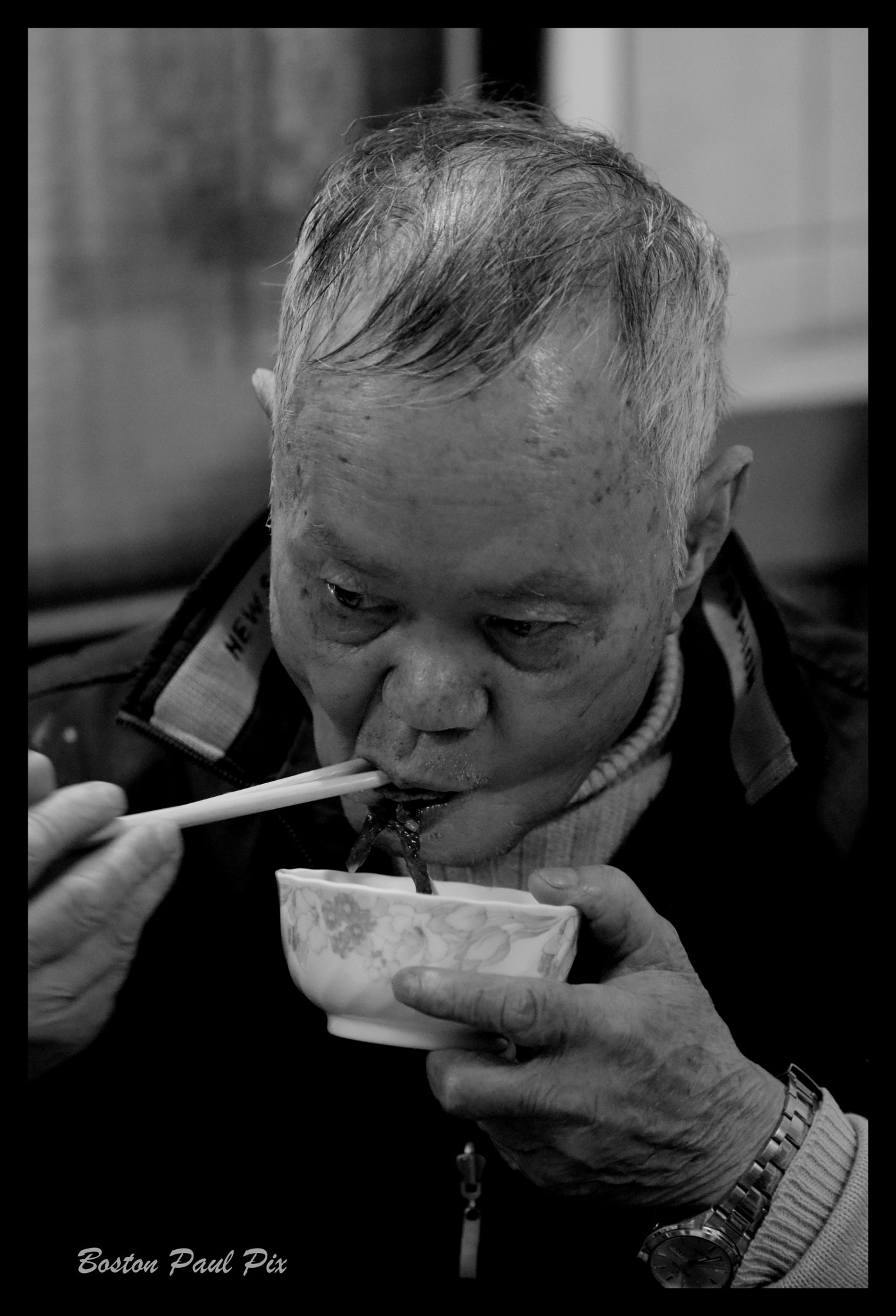 Canon EOS 750D (EOS Rebel T6i / EOS Kiss X8i) + Sigma 70-200mm F2.8 EX DG OS HSM sample photo. Taiwanese grandpa eating rice photography