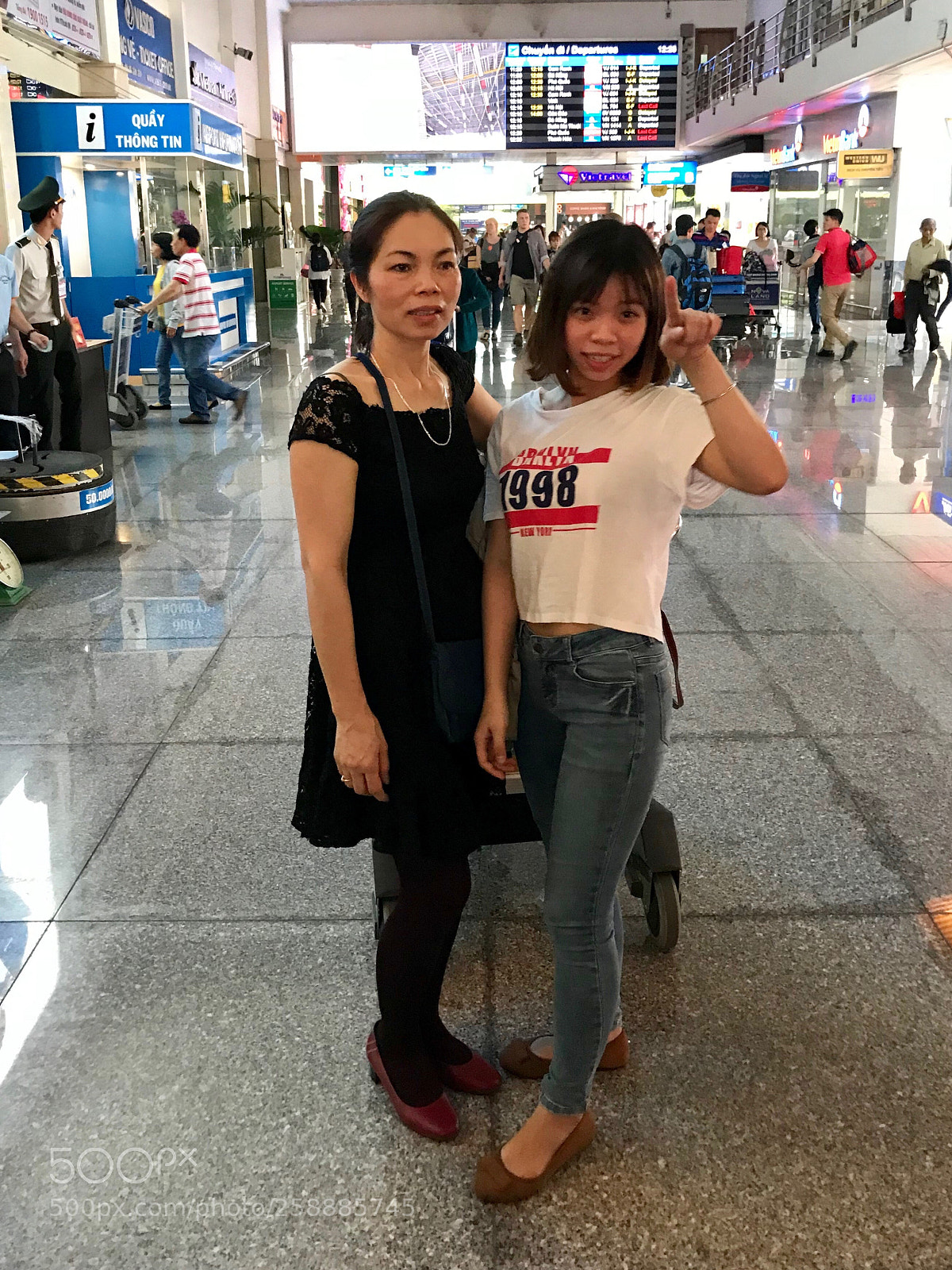 Apple iPhone 7 Plus sample photo. Ma & trang ? photography