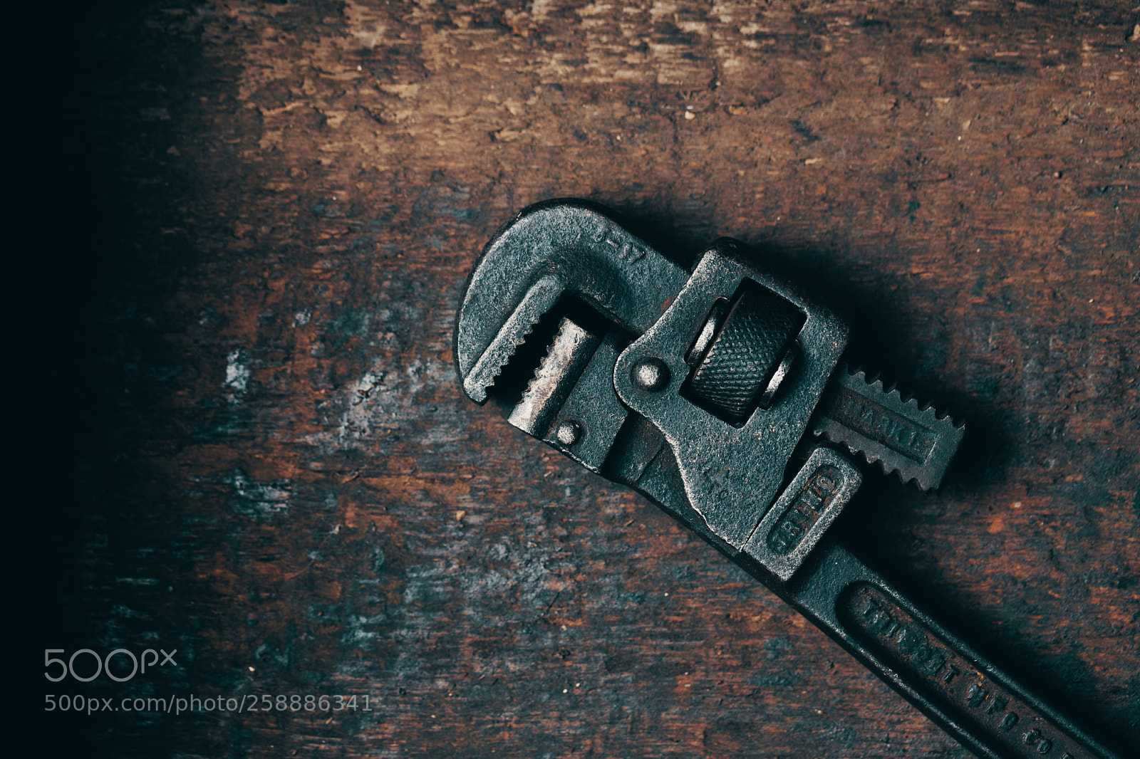 Canon EOS 5D Mark IV sample photo. Decayed wrench photography
