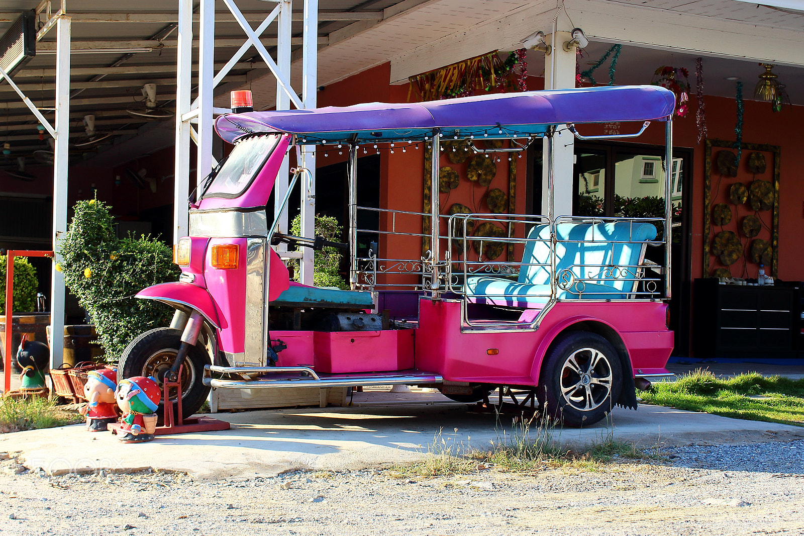 Canon EOS 100D (EOS Rebel SL1 / EOS Kiss X7) sample photo. Tuk tuk three wheeled photography