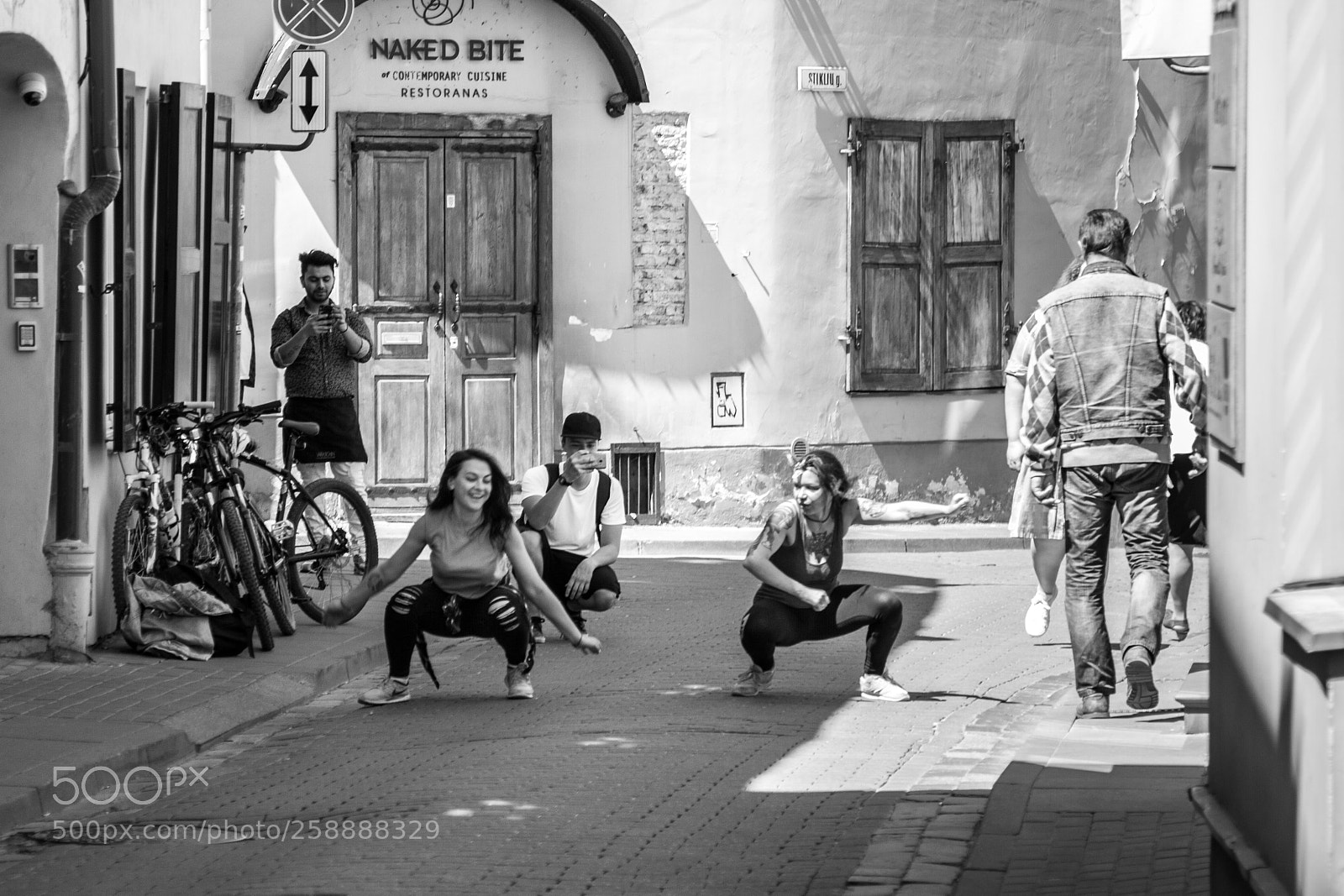 Canon EOS 7D sample photo. Street performance photography