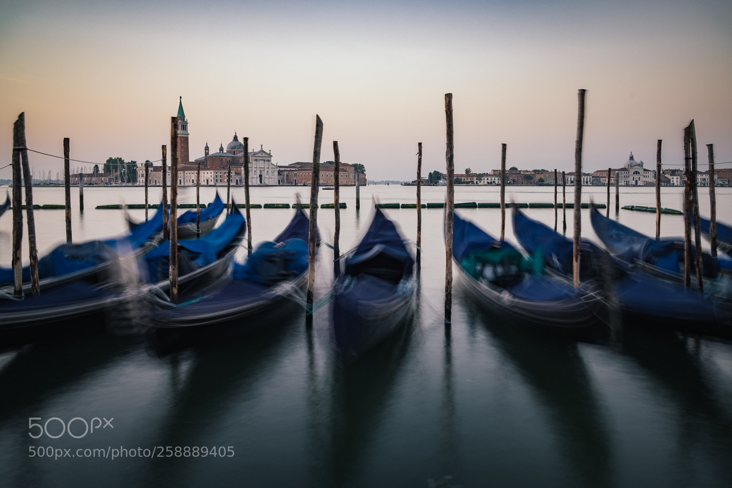 Fujifilm X-T10 sample photo. Early morning in venice photography