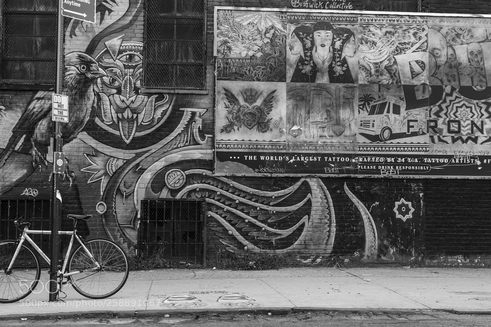Canon EOS 5D Mark II sample photo. Urban atmosphere photography