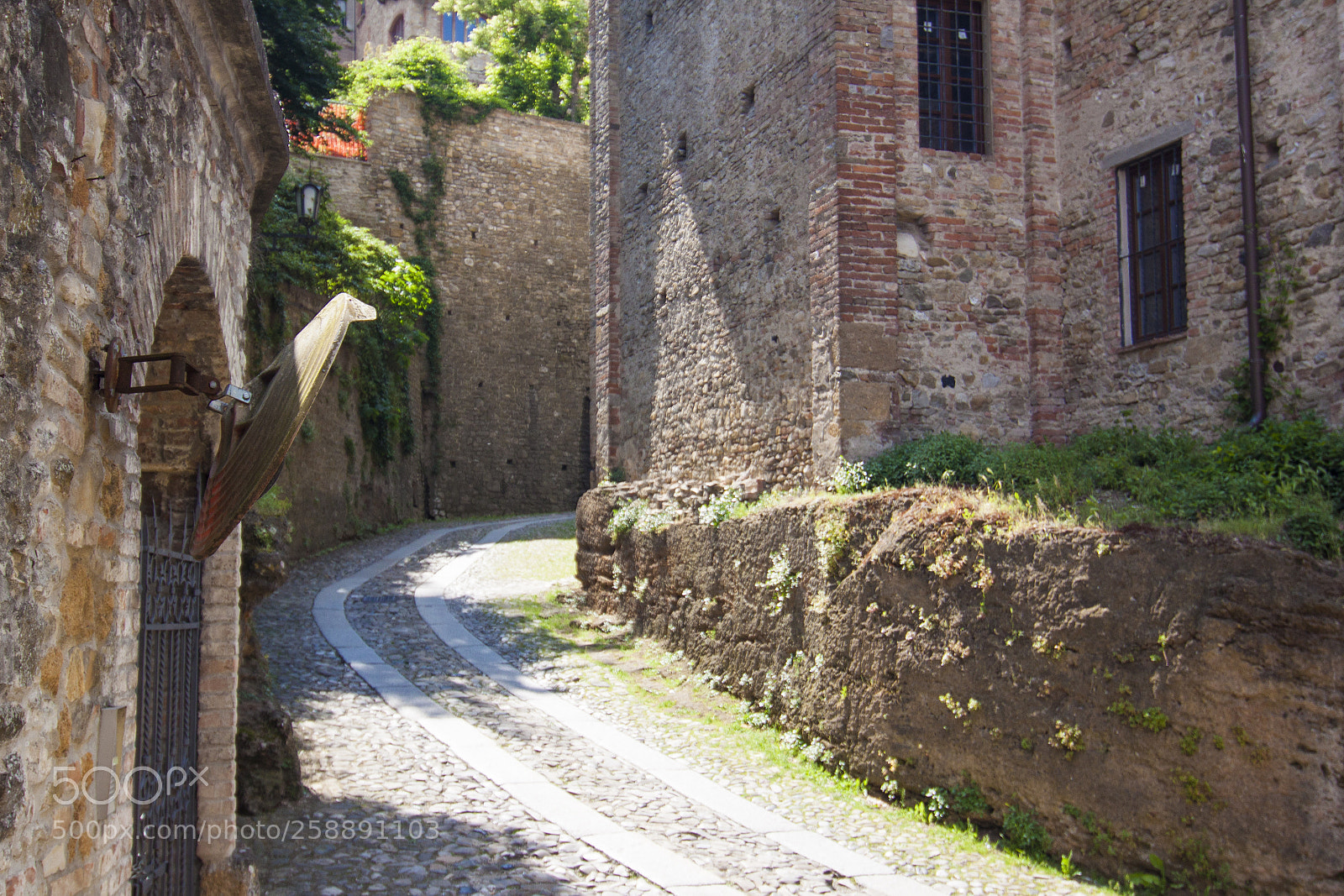 Canon EOS 500D (EOS Rebel T1i / EOS Kiss X3) sample photo. Borgo castell'arquato piacenza italy photography