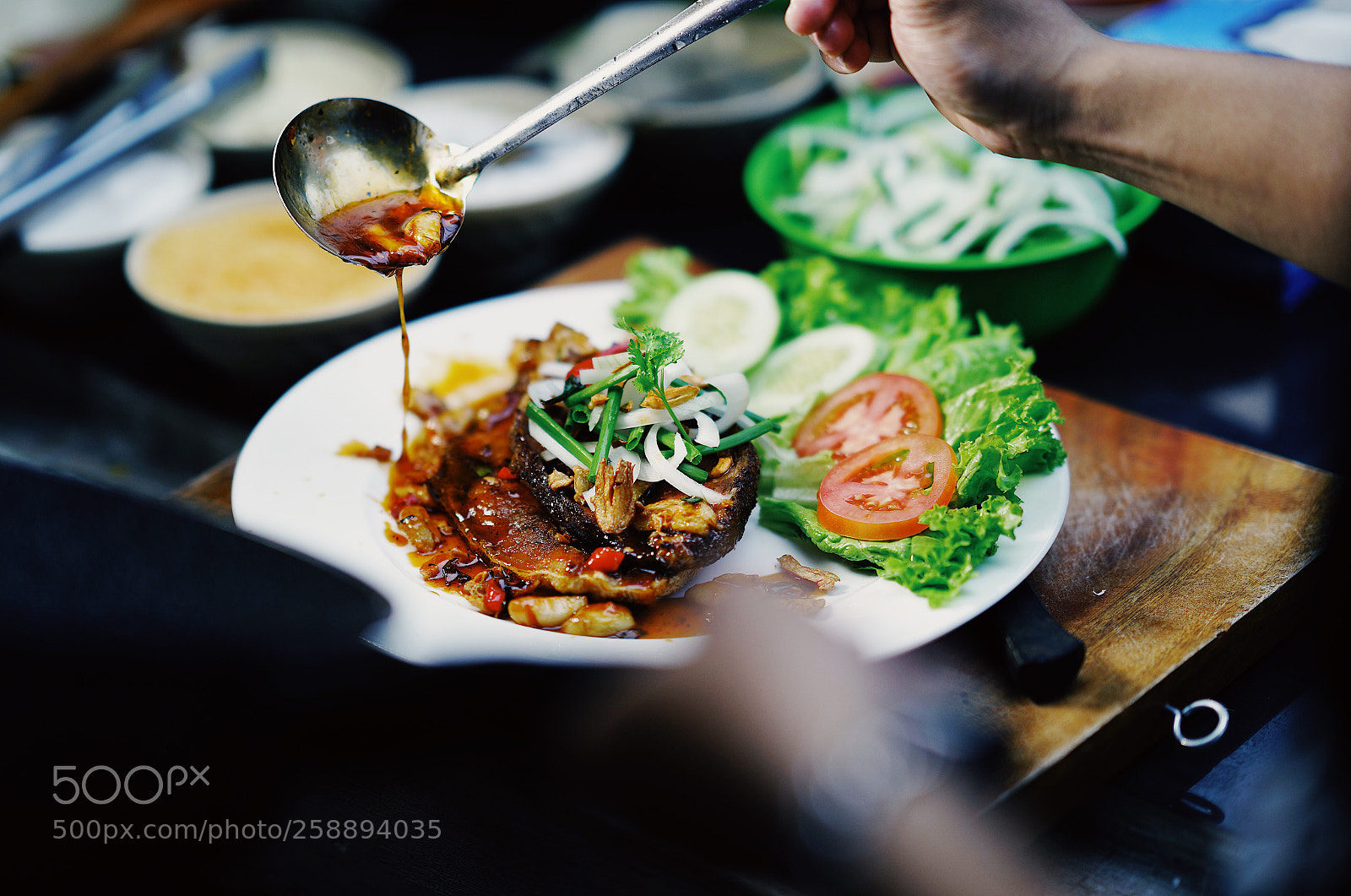 Sony a7 III sample photo. #fish #garlic #deepfried photography