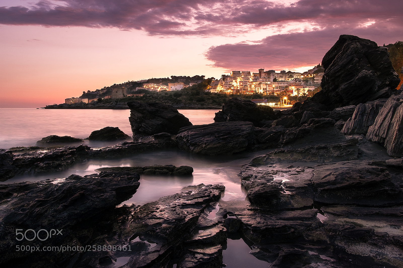 Fujifilm X-T10 sample photo. Un pueblo entre rocas photography