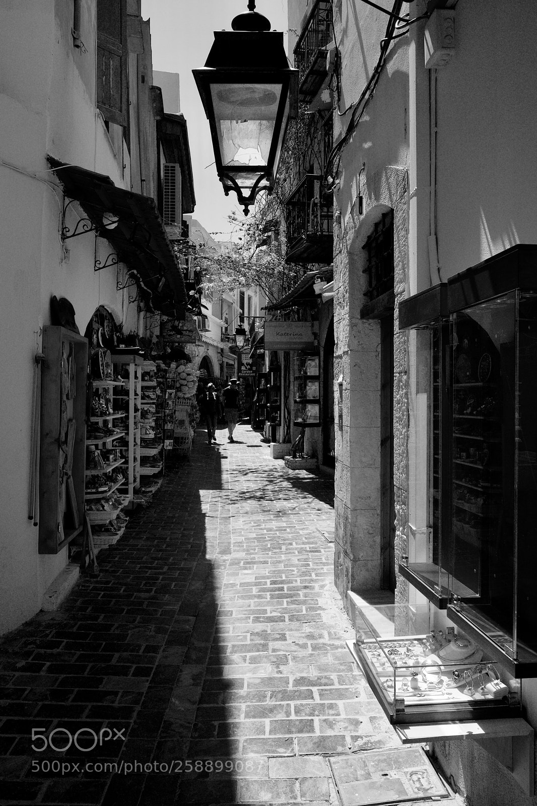 Canon EOS M5 sample photo. Street in rethymno photography