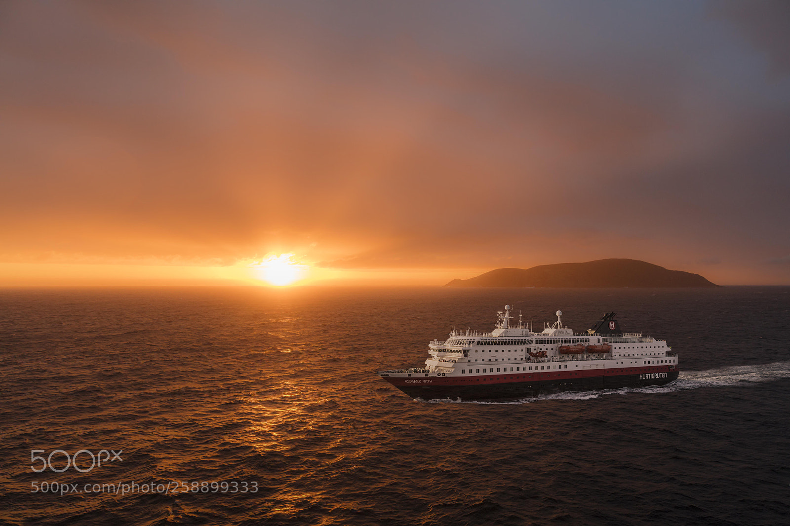 Canon EOS 5DS sample photo. Hurtigruten photography