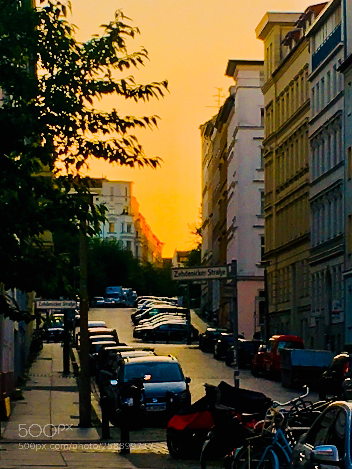 Apple iPhone 6s sample photo. Sunday morning 5.23
berlin mitte  photography