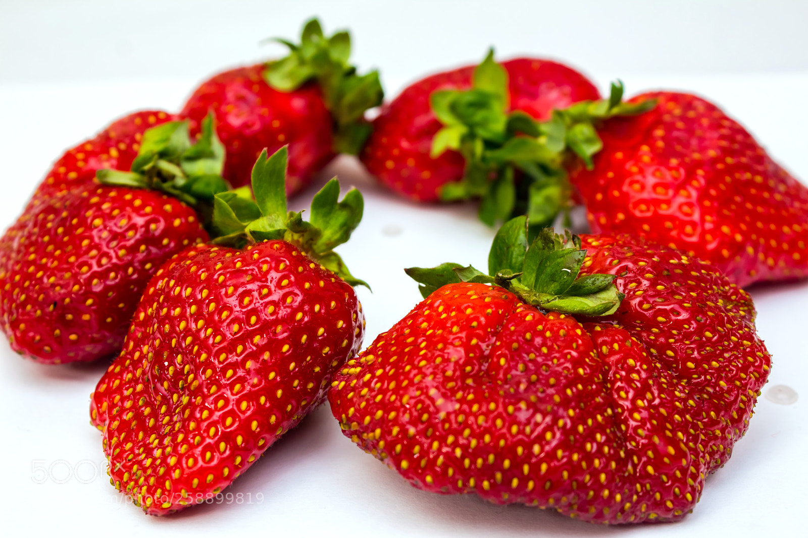 Canon EOS 650D (EOS Rebel T4i / EOS Kiss X6i) sample photo. Strawberry isolated on white photography