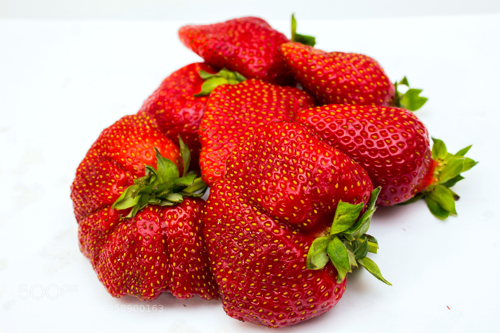 Canon EOS 650D (EOS Rebel T4i / EOS Kiss X6i) sample photo. Strawberry isolated on white photography