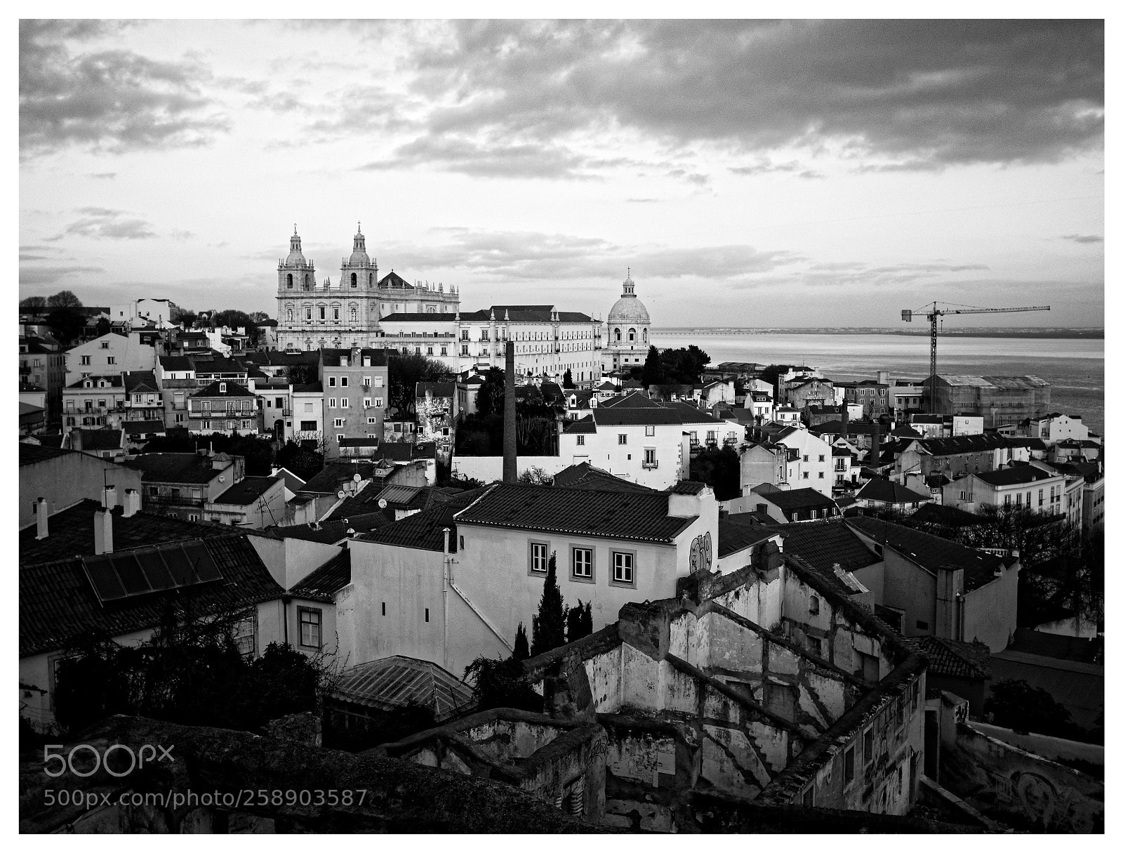 Panasonic Lumix DMC-GX7 sample photo. Lisboa - b&w photography