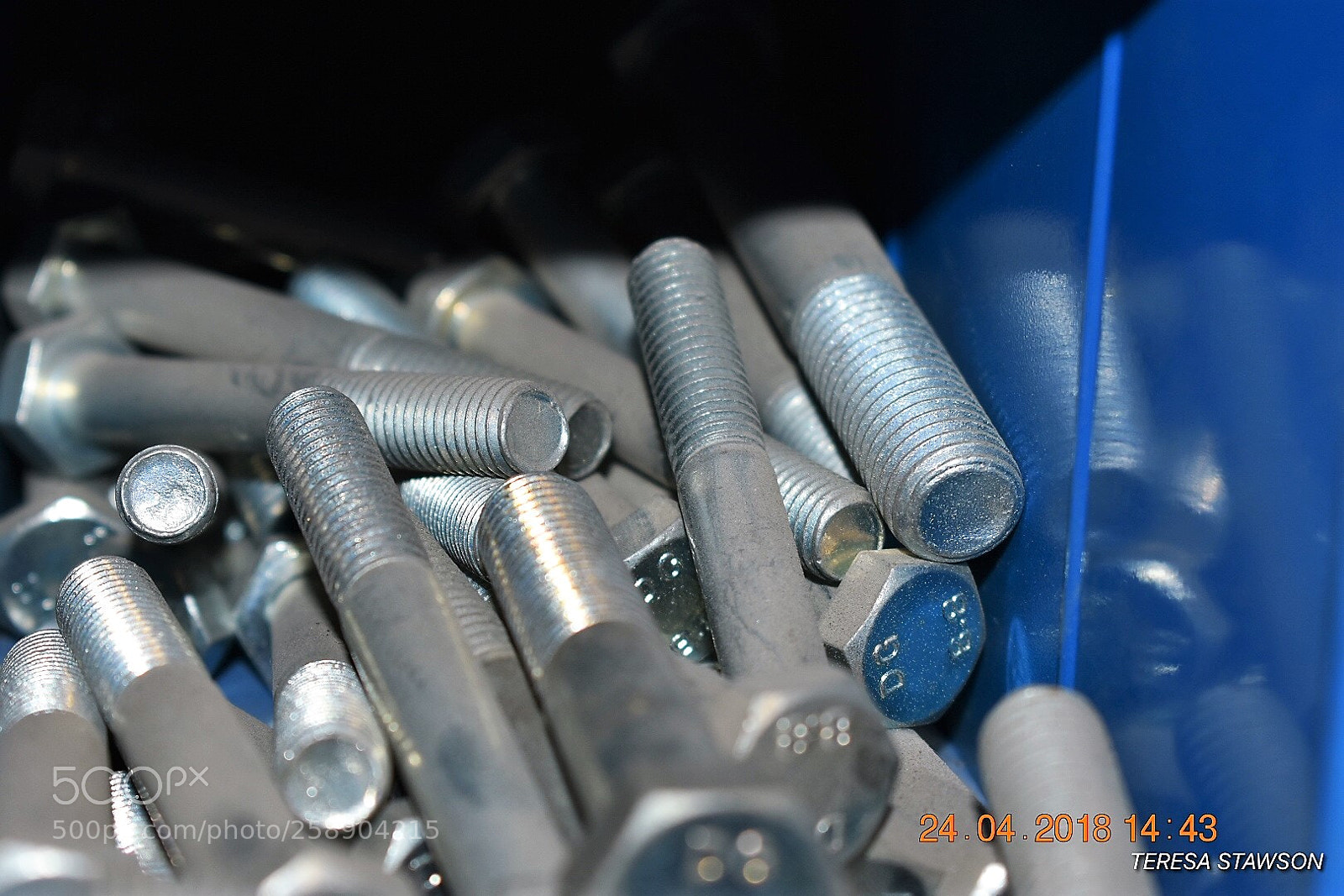 Nikon D3400 sample photo. Blue bin bolts photography