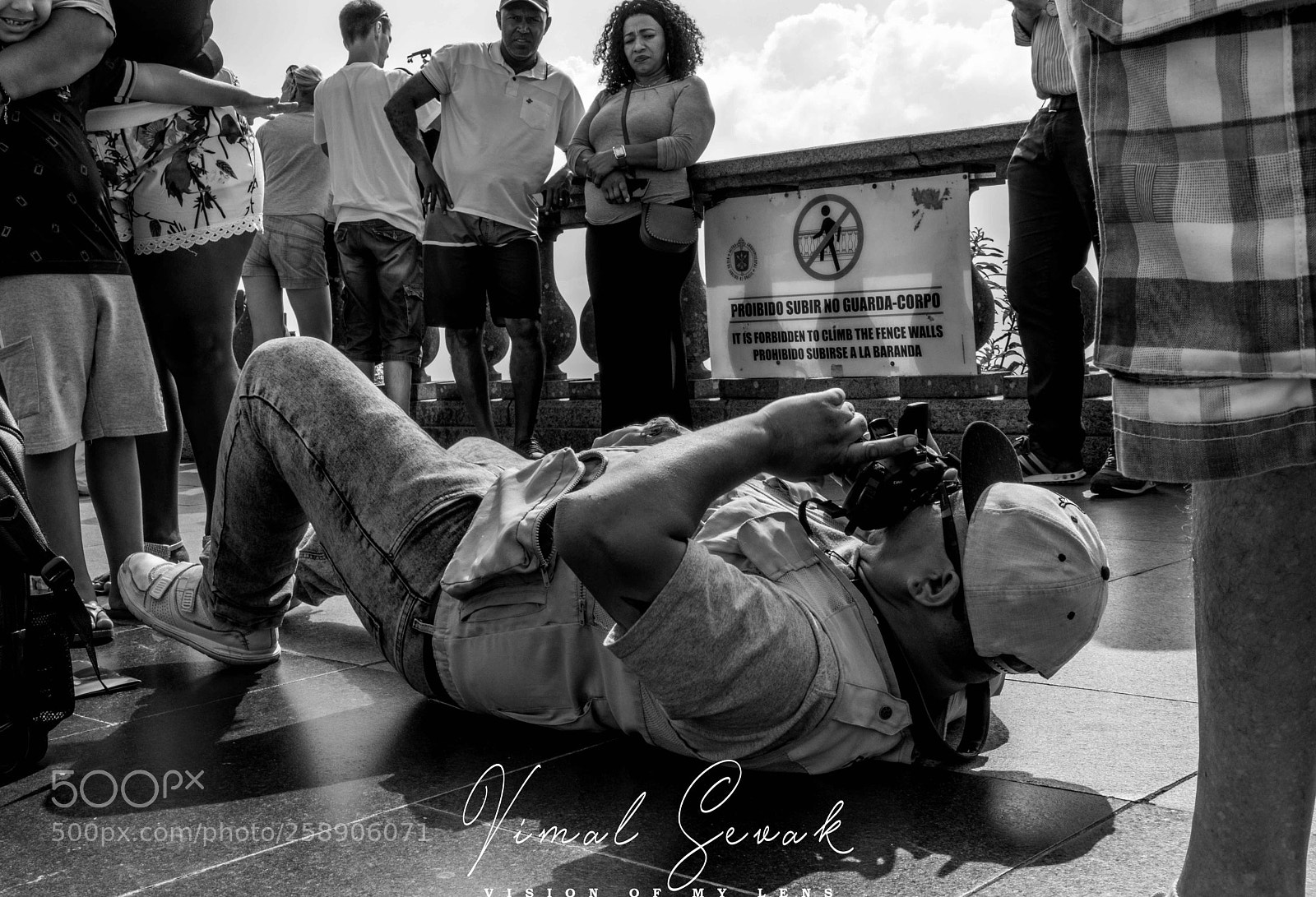 Nikon D7200 sample photo. Life around the legs  photography