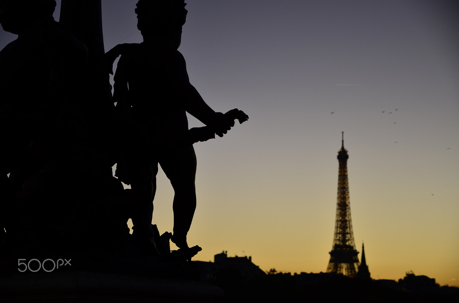 Sigma 17-70mm F2.8-4 DC Macro OS HSM sample photo. Manneken pis from paris photography