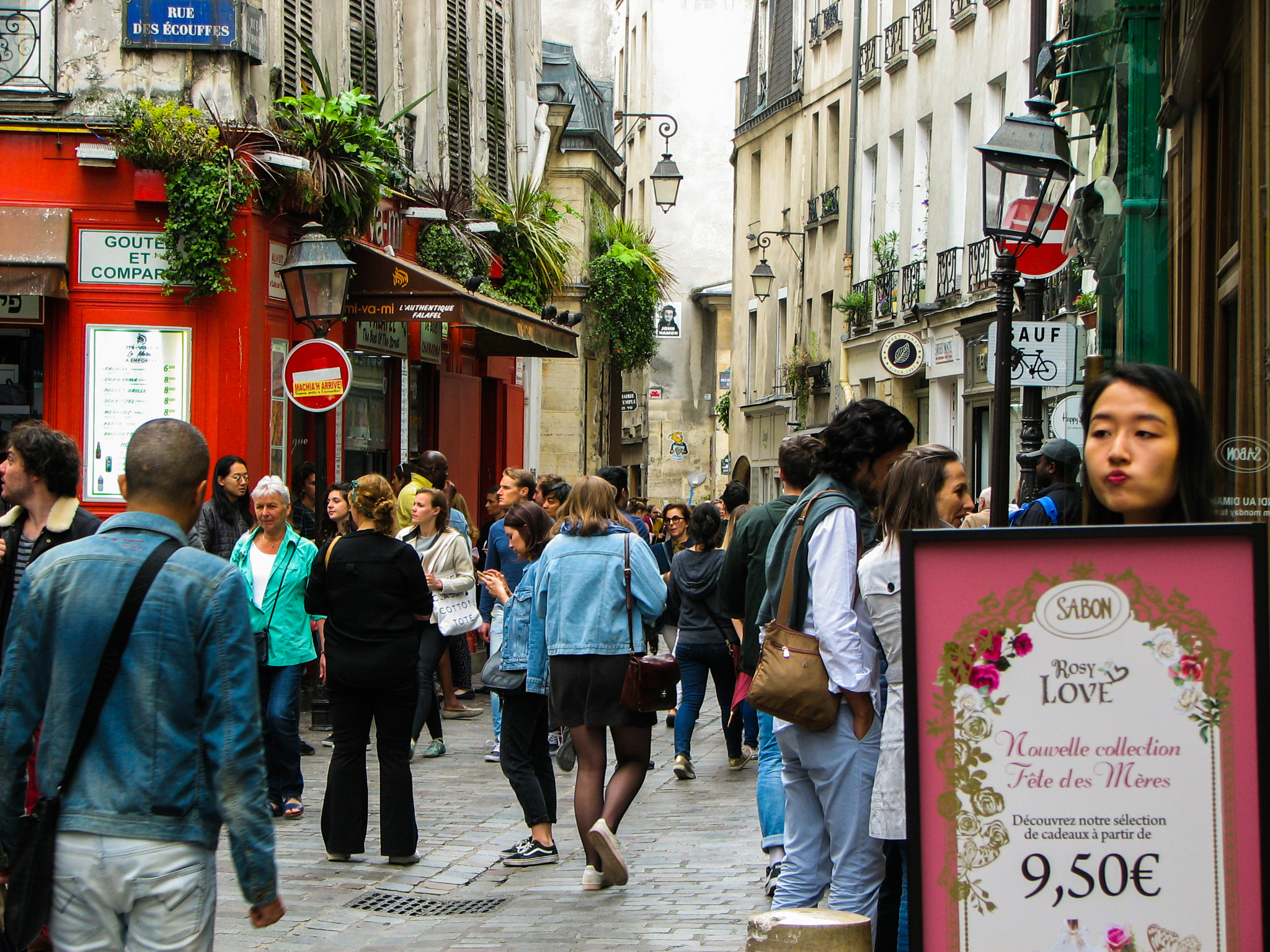 Canon POWERSHOT S3 IS sample photo. Crowd, 4e arrondissement photography