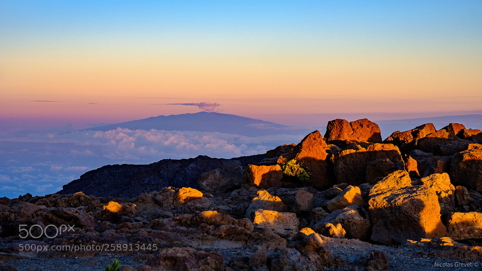 Fujifilm X-T20 sample photo. Distant volcano photography