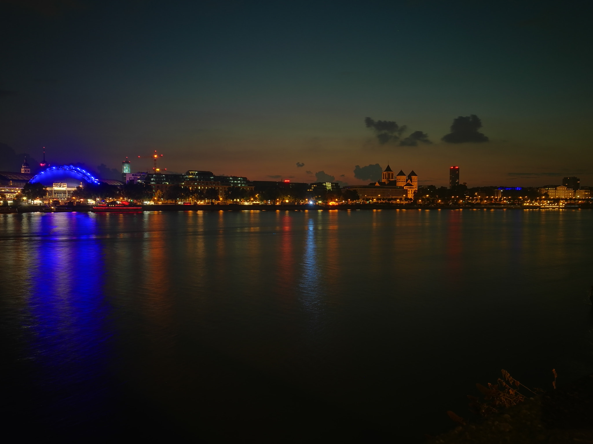 HUAWEI P9 Plus sample photo. Cologne night photography