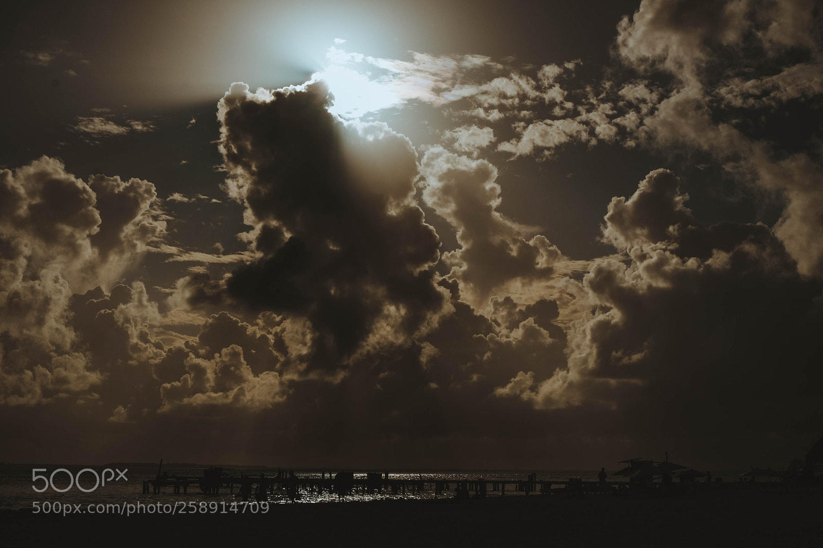 Fujifilm X-T20 sample photo. A sunset at isla photography