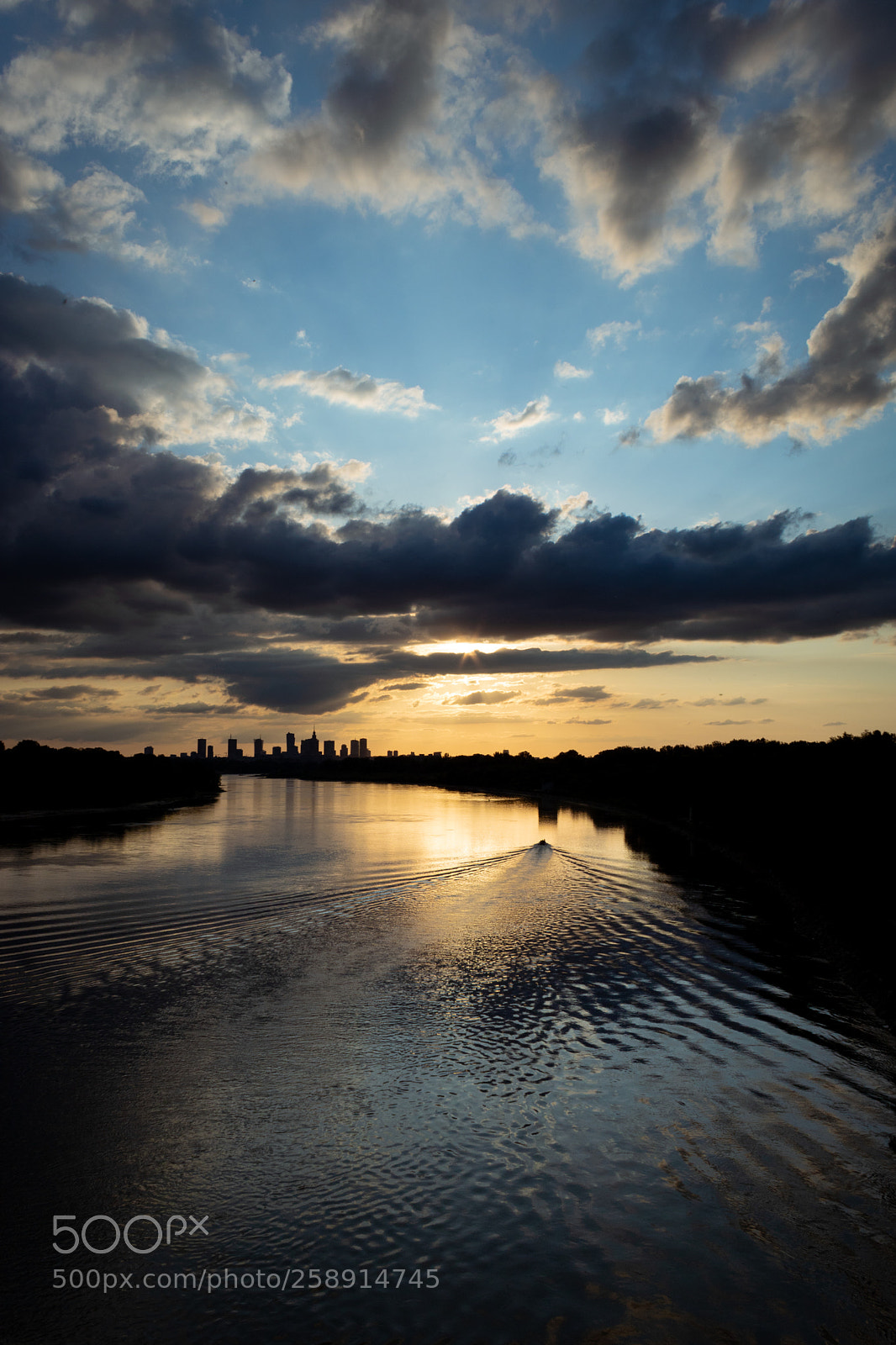 Canon EOS 750D (EOS Rebel T6i / EOS Kiss X8i) sample photo. Sunset over warsaw photography