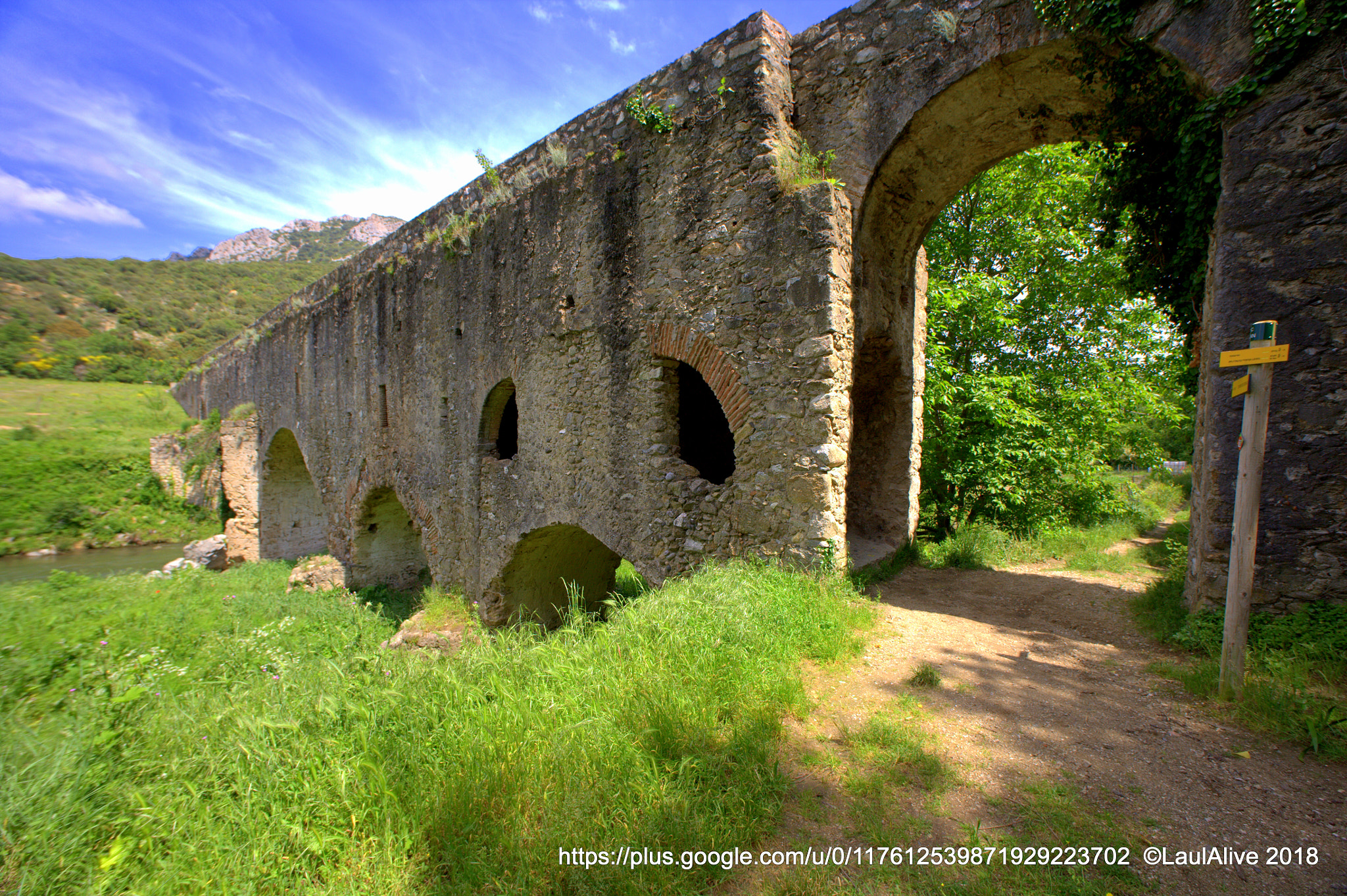 Canon EOS 5D + Sigma 14mm f/2.8 EX Aspherical HSM sample photo. L'aqueduc d'ansignan photography