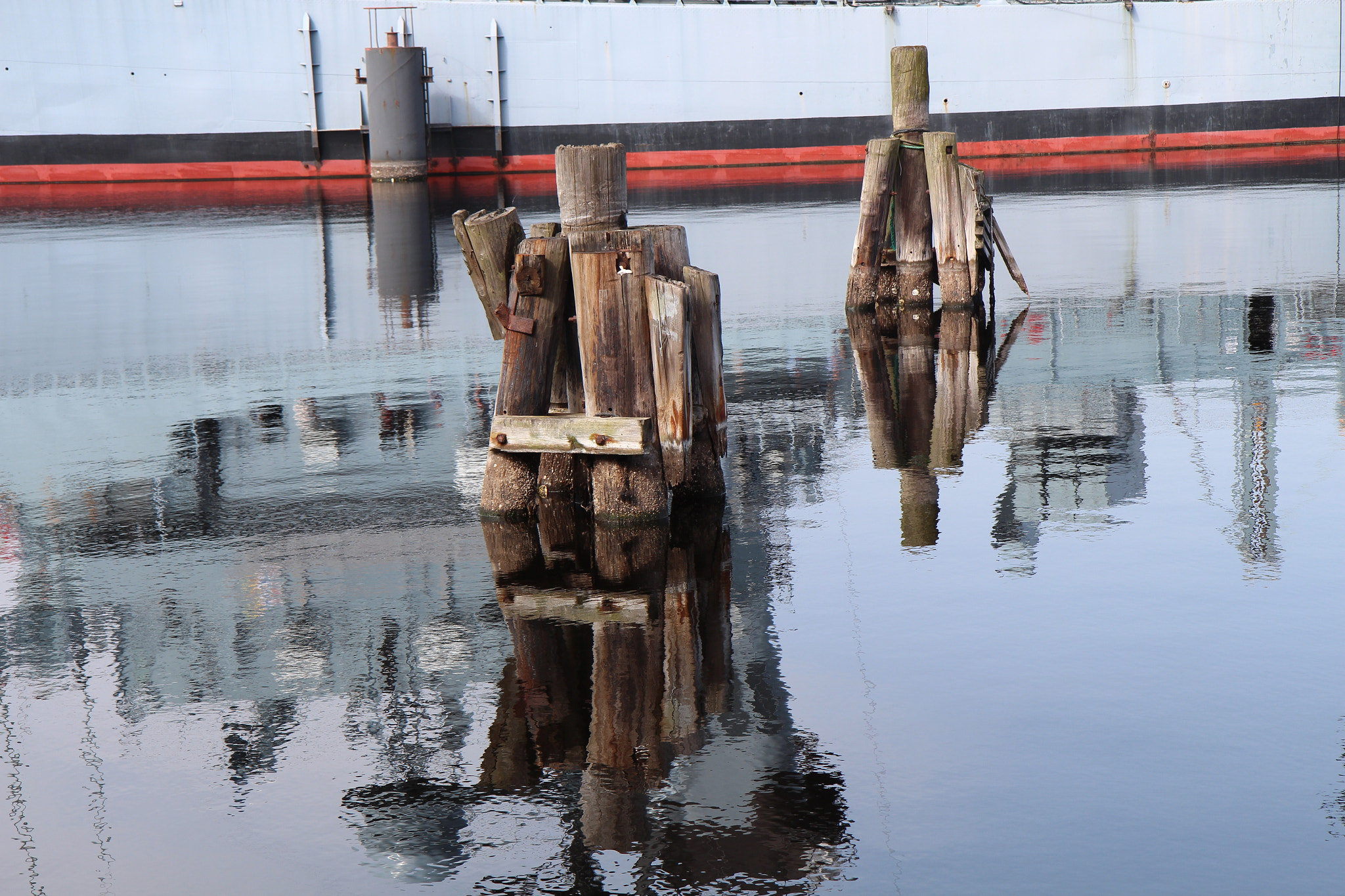 Canon EF-S 17-55mm F2.8 IS USM sample photo. Wilhelmshaven harbour photography