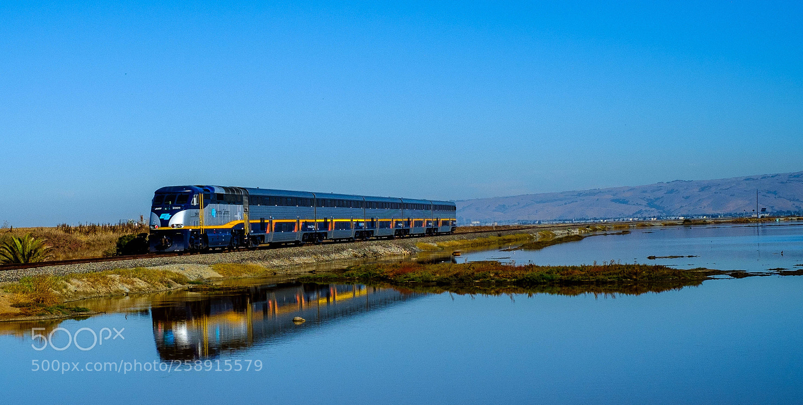 Fujifilm X-Pro1 sample photo. Comuter train photography