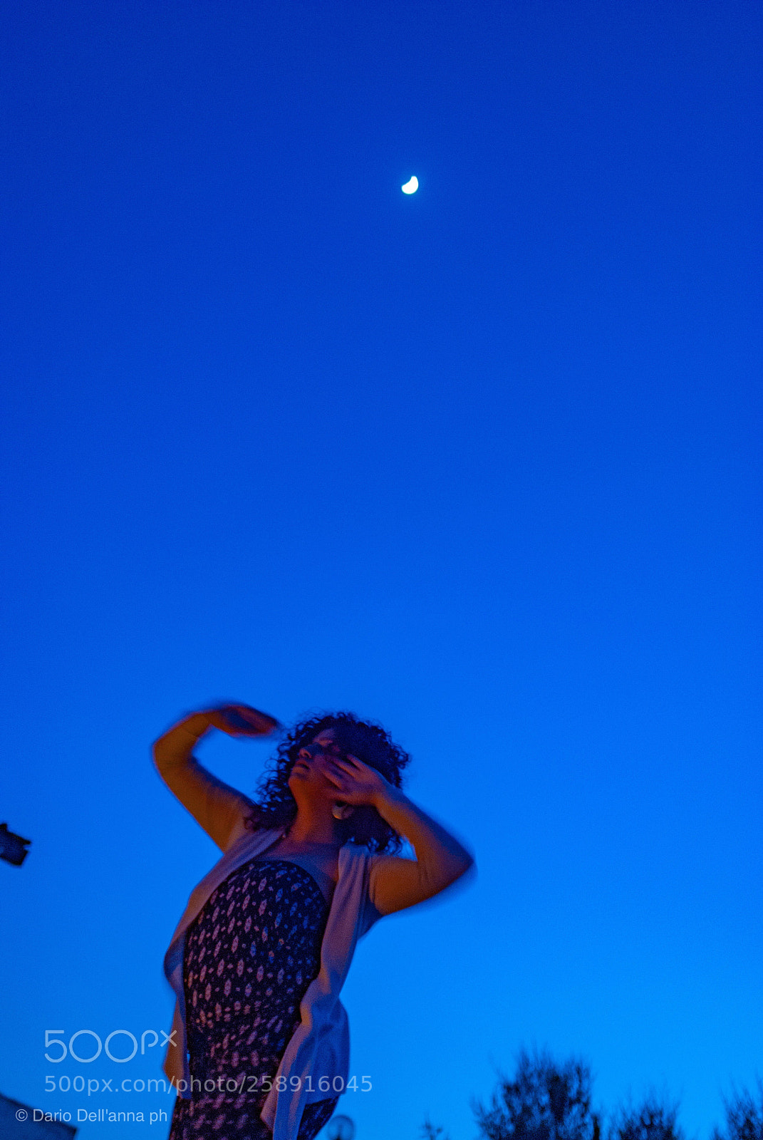 Sony Alpha DSLR-A200 sample photo. Dancing for the moon  photography