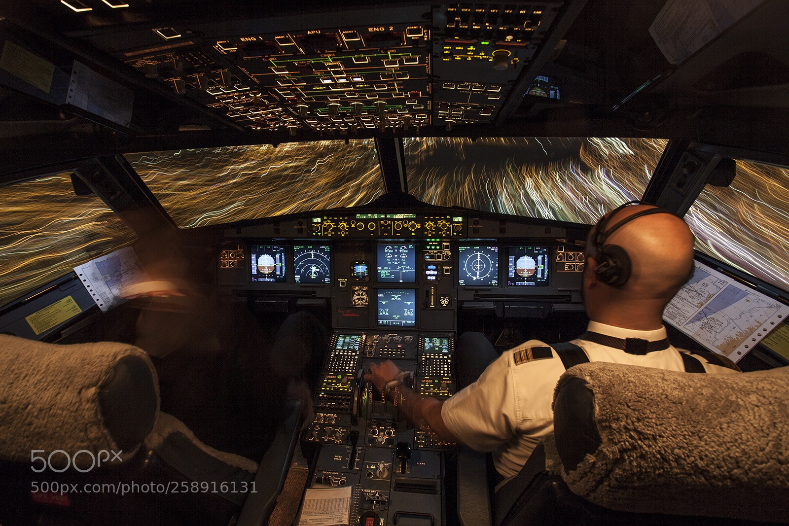 Canon EOS 5D Mark II sample photo. Night aproach telaviv, airbus 320 photography