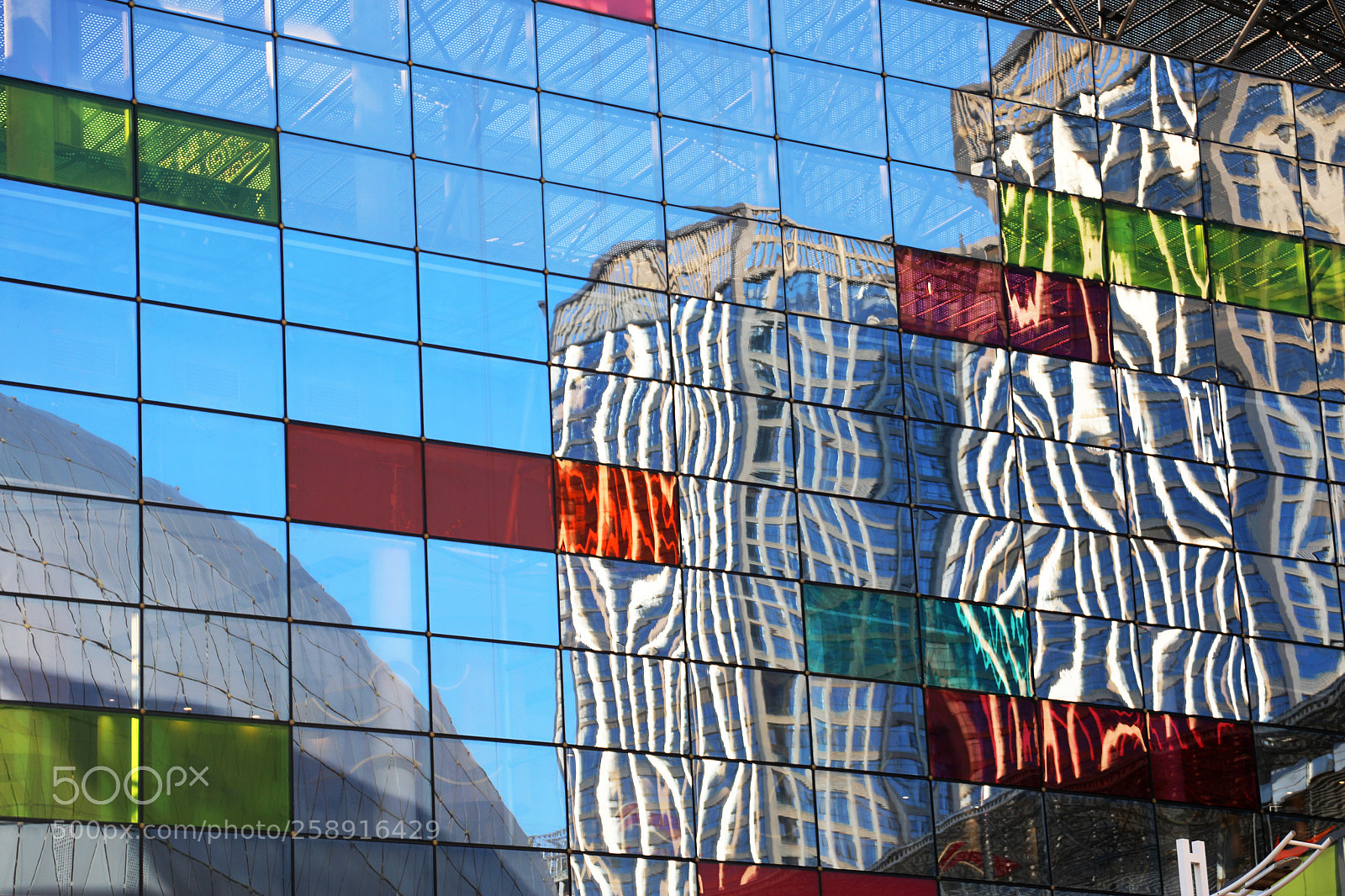 Canon EOS 5D Mark IV sample photo. Colorful reflection photography