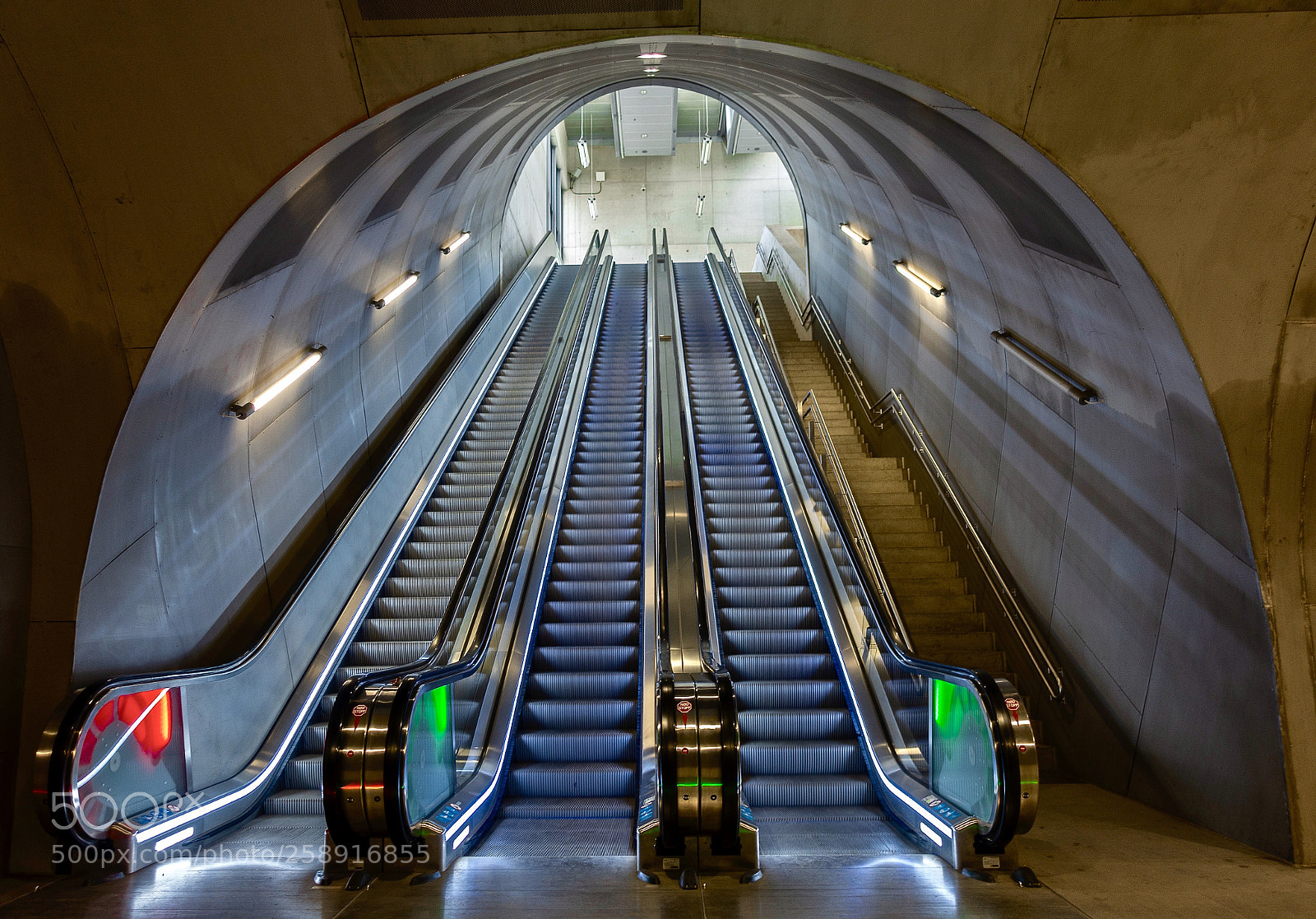 Sony DSC-RX100M5 sample photo. Escalator at l ren photography