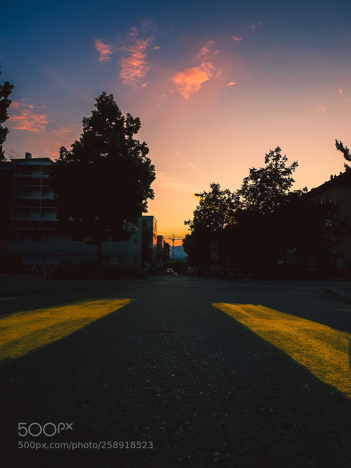 Samsung Galaxy S9 sample photo. Sunset on the street. photography
