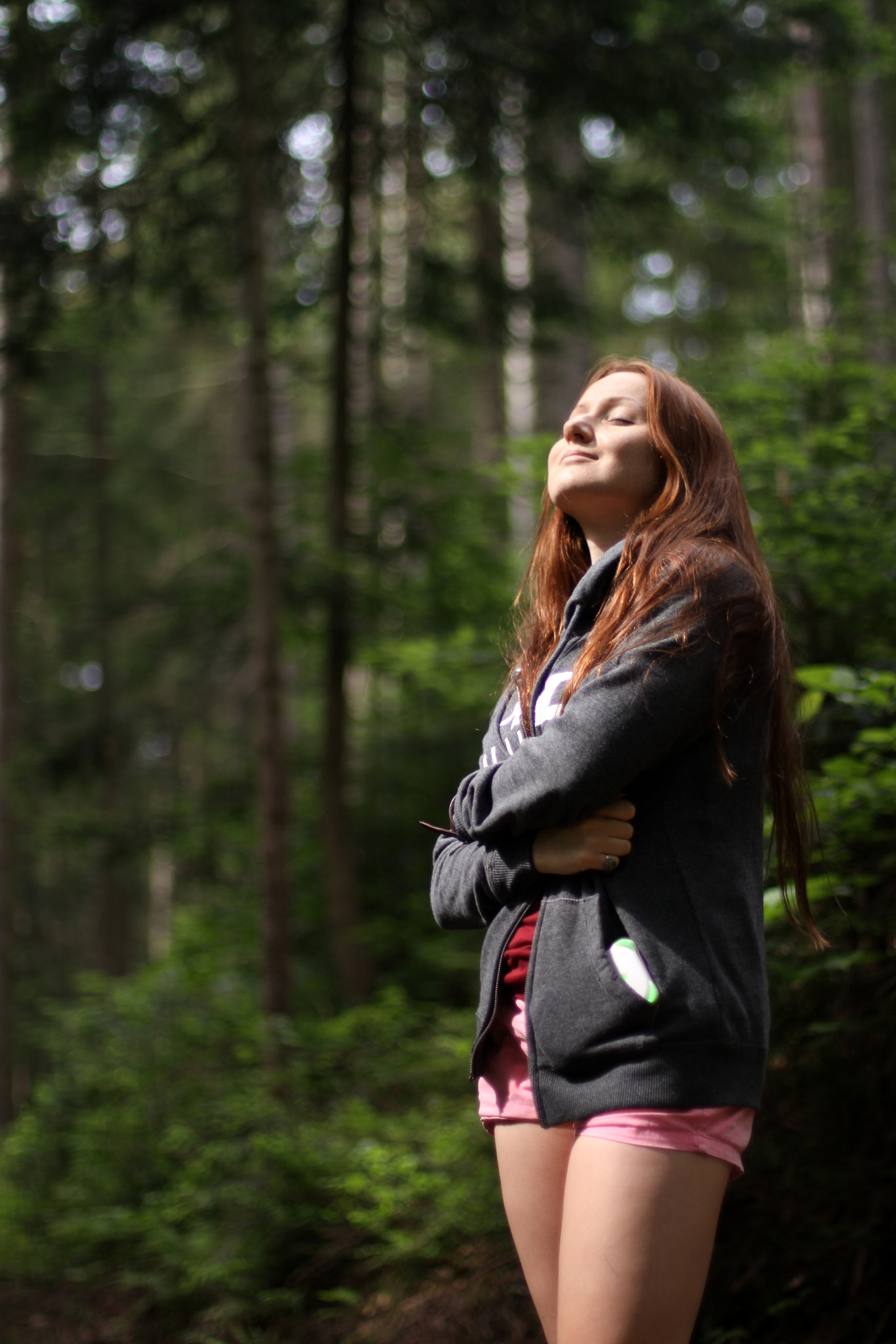 Canon EOS 50D + Canon EF 50mm F1.4 USM sample photo. Girl in black forest photography