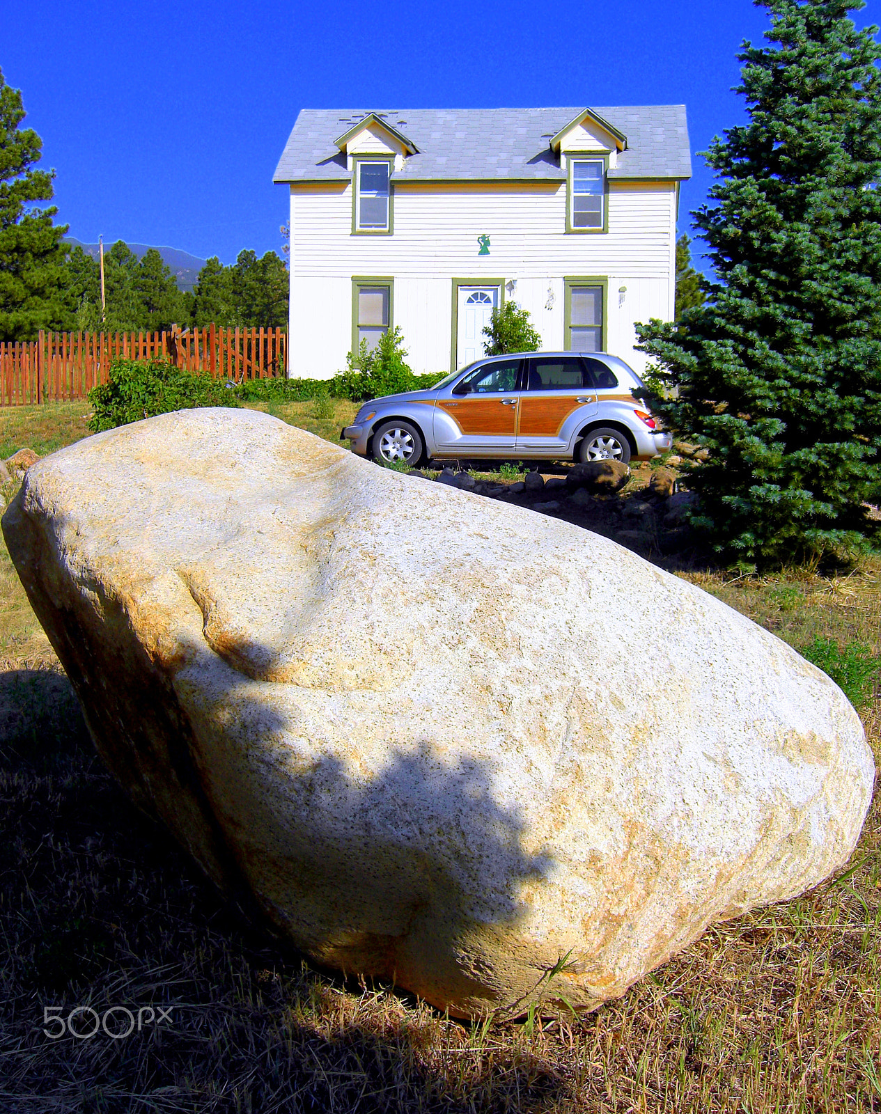 CASIO EX-Z1080 sample photo. The rock out front photography