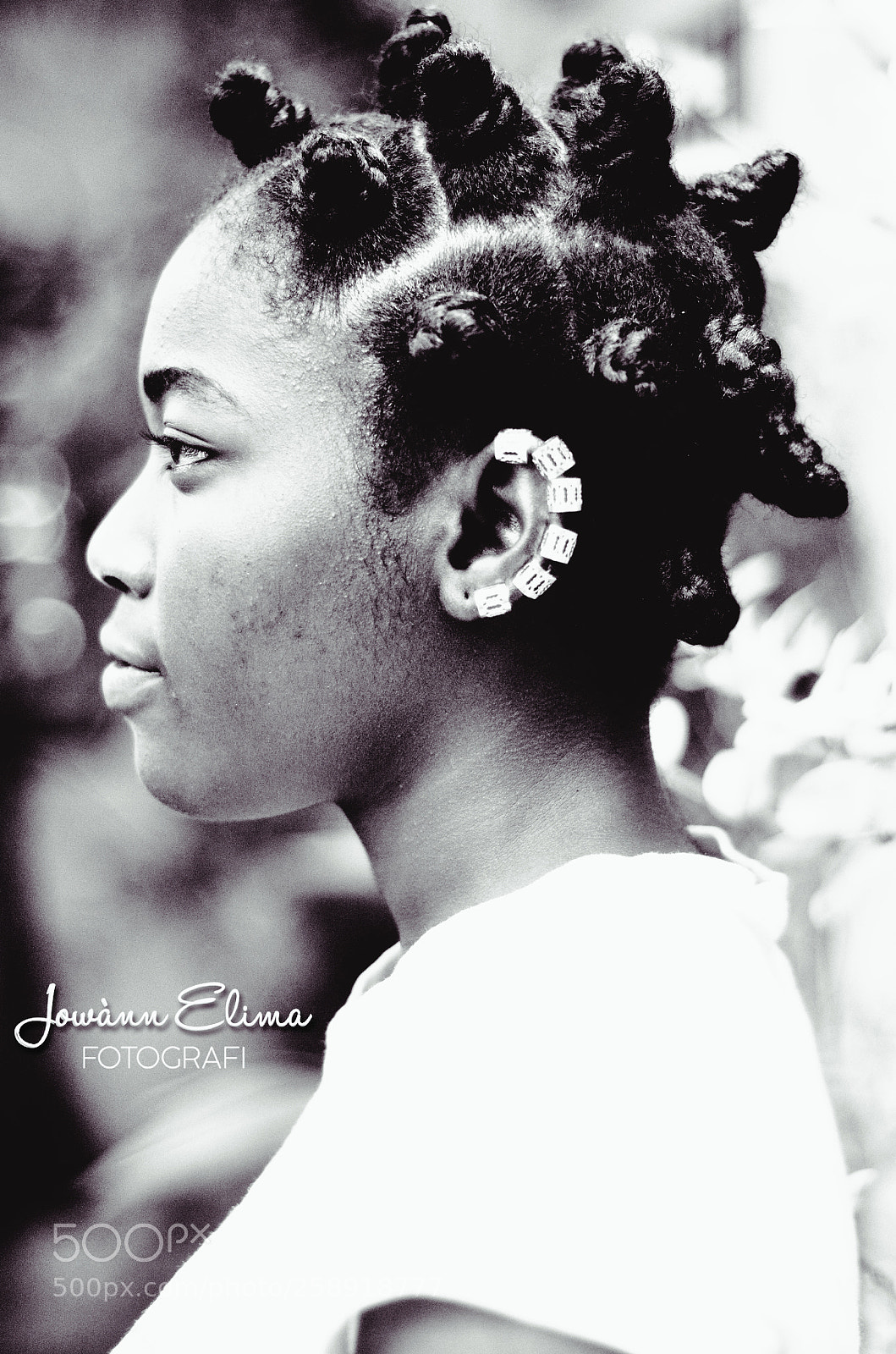Nikon D5100 sample photo. Life in two tones photography
