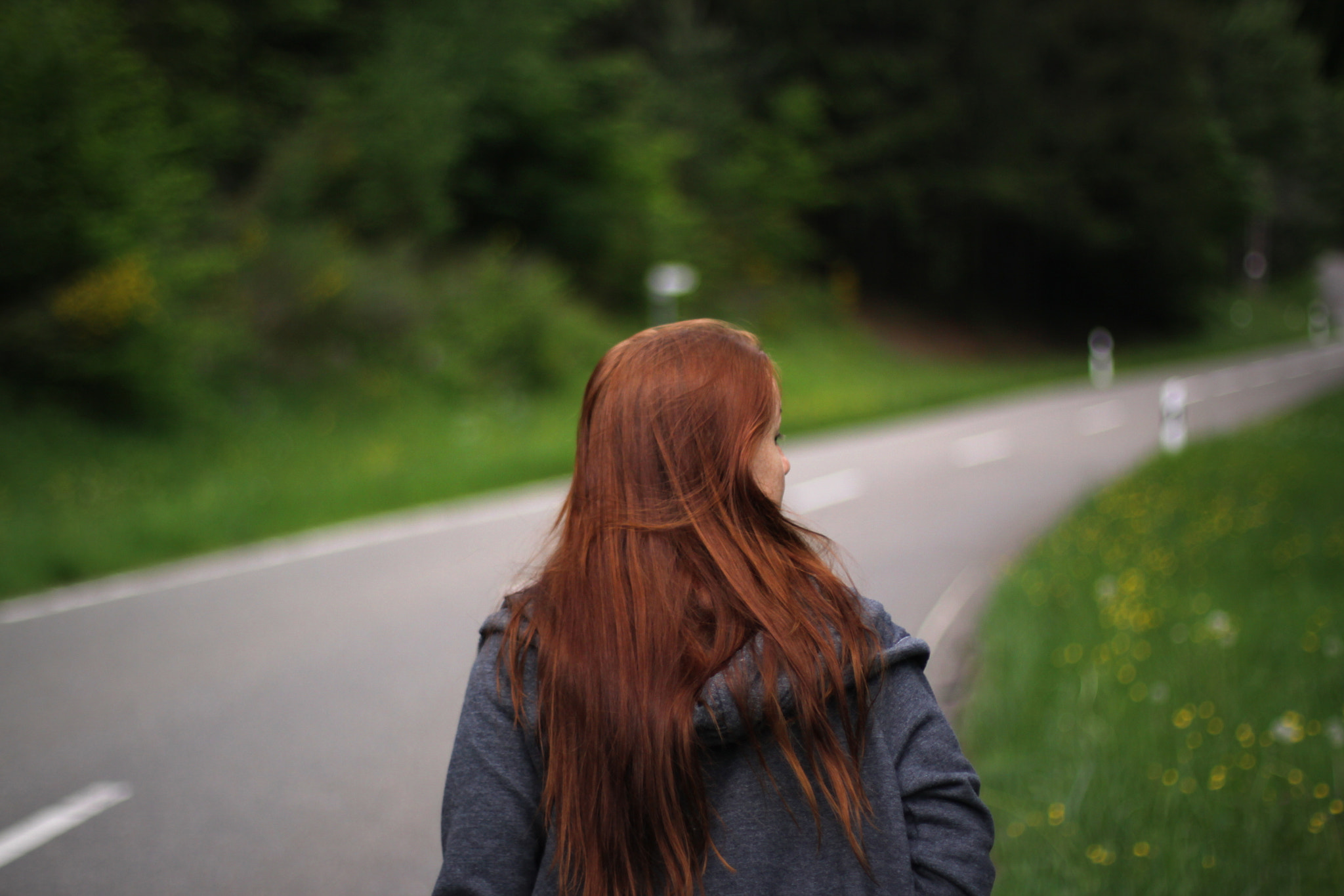 Canon EOS 50D + Canon EF 50mm F1.4 USM sample photo. Girl on the way photography