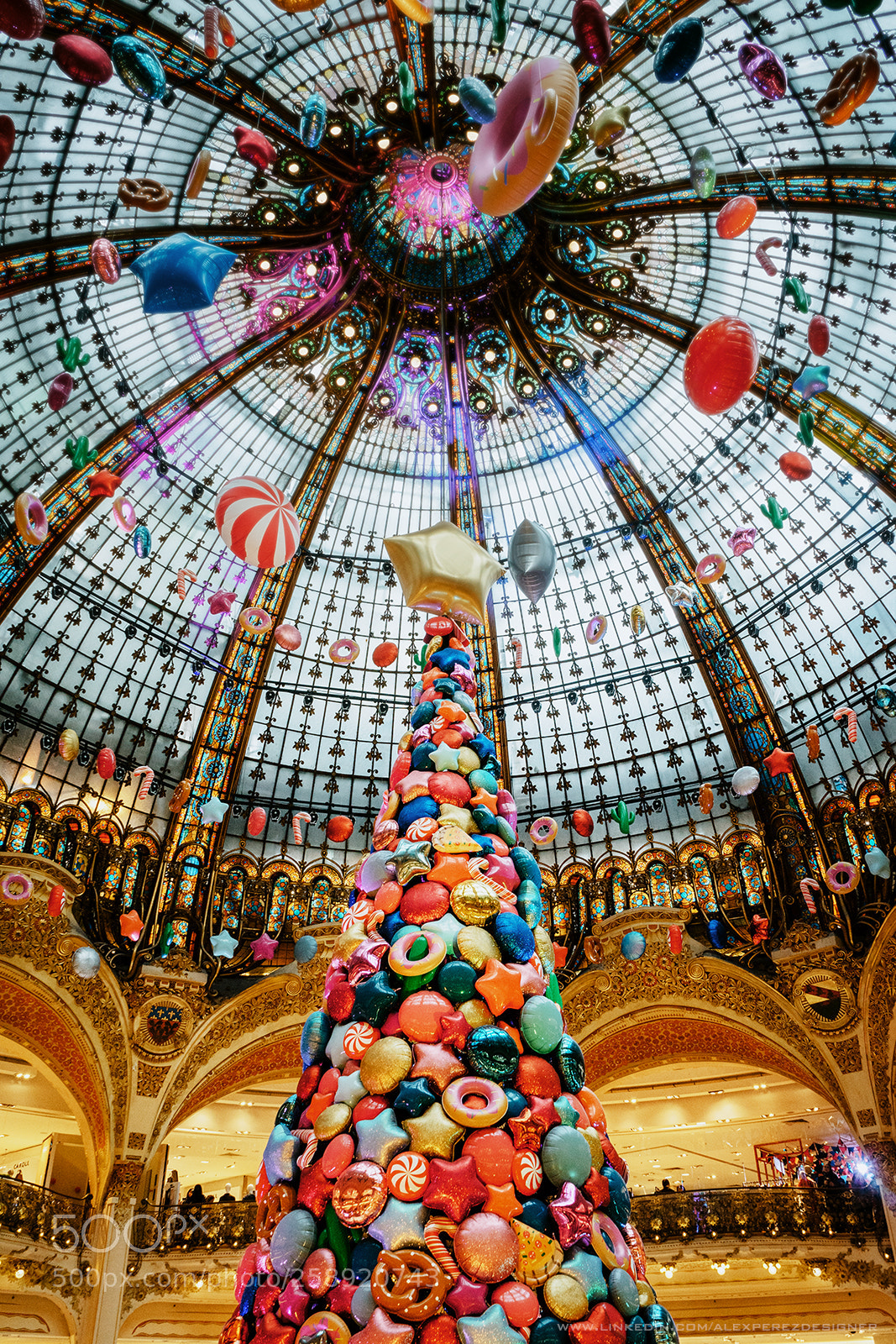 Sony a7 sample photo. Balloon christmas tree photography