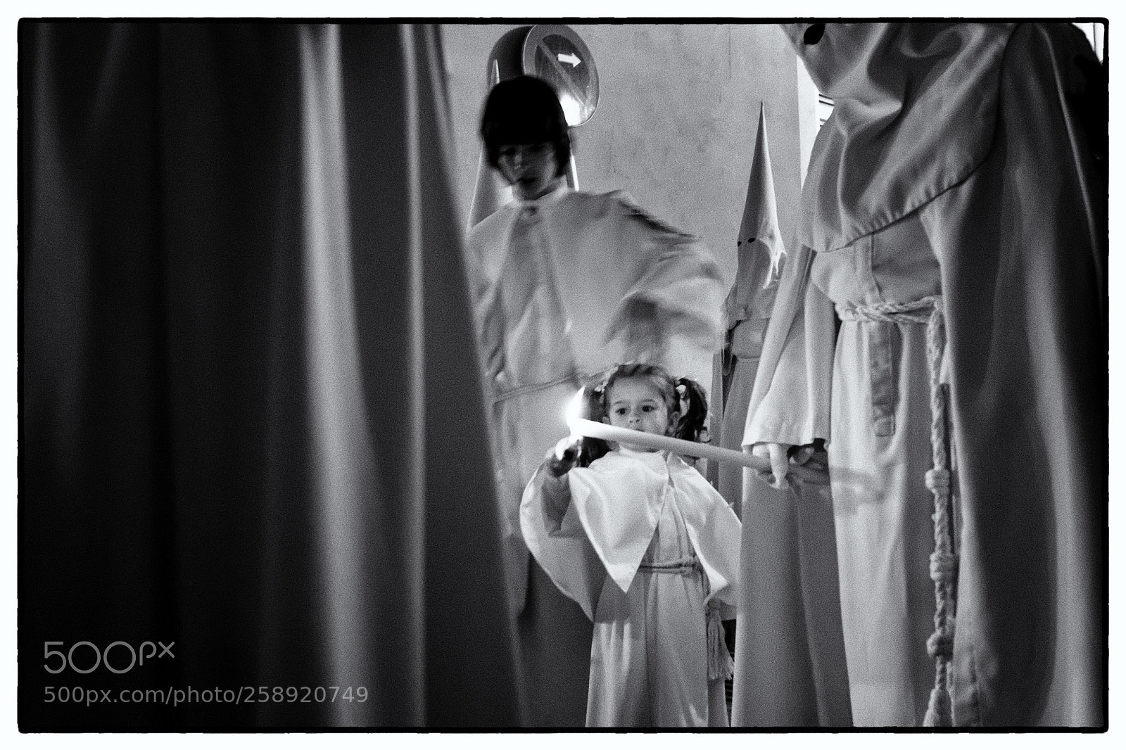 Fujifilm X-Pro1 sample photo. Girl and cofrade photography