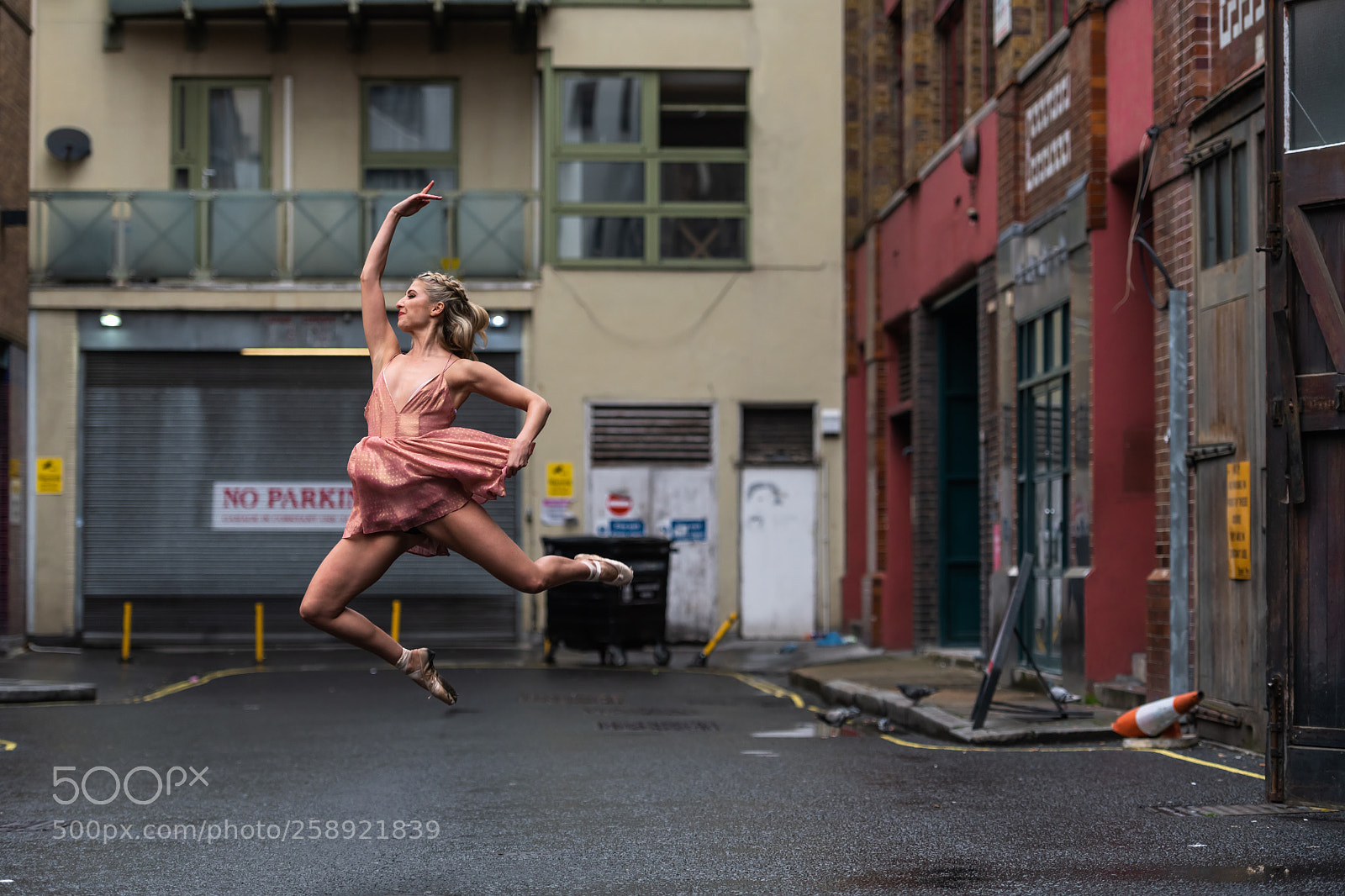 Nikon D850 sample photo. Dancing on the street photography