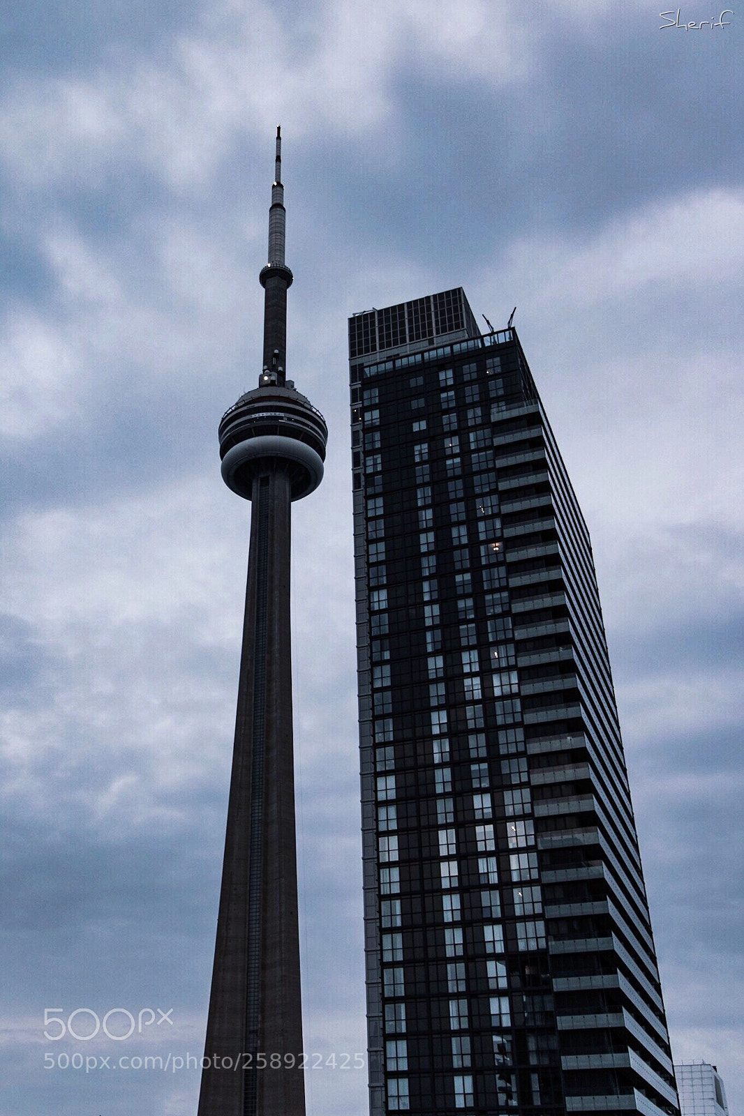 Canon EOS 750D (EOS Rebel T6i / EOS Kiss X8i) sample photo. Cn tower  photography