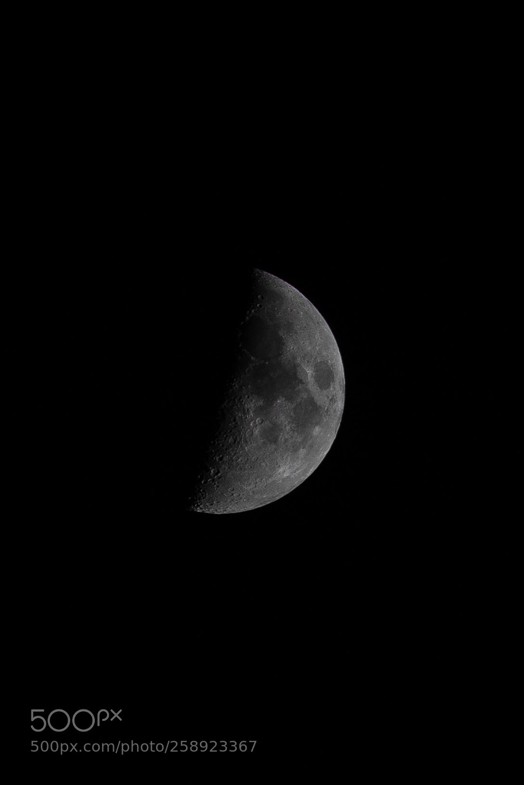 Canon EOS 5D Mark IV sample photo. Waxing crescent photography
