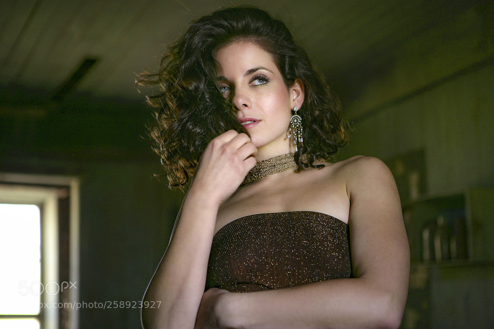 Canon EOS-1Ds Mark II sample photo. In the green room photography