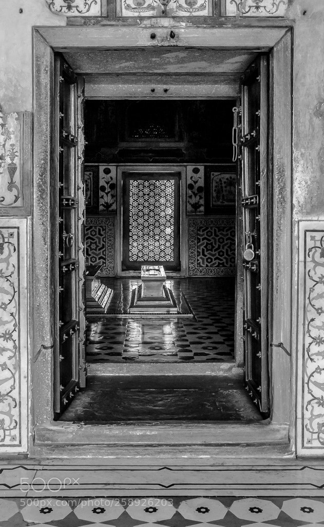 Nikon D7200 sample photo. Tombeau dans le petit photography