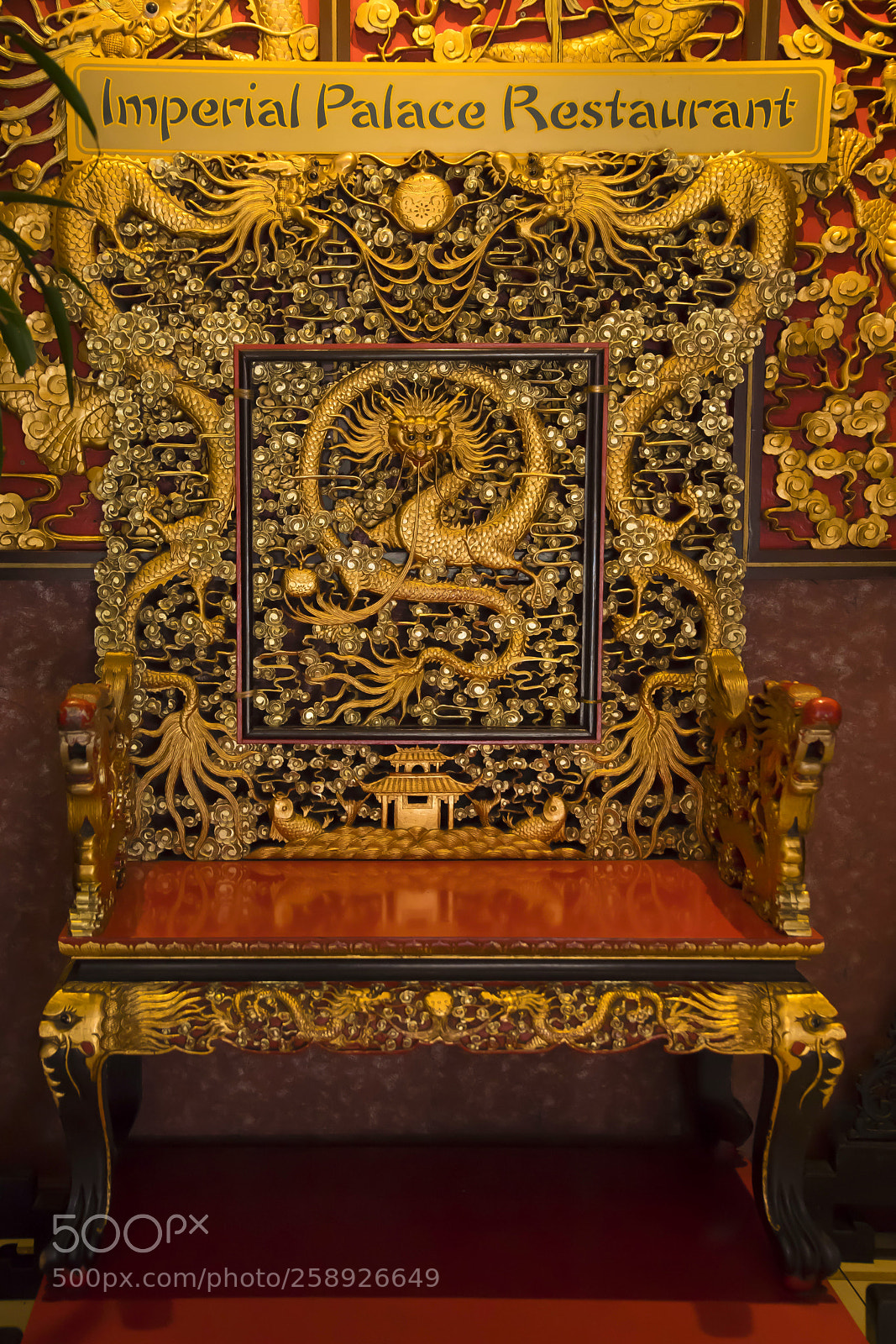 Canon EOS 6D Mark II sample photo. Empty throne photography