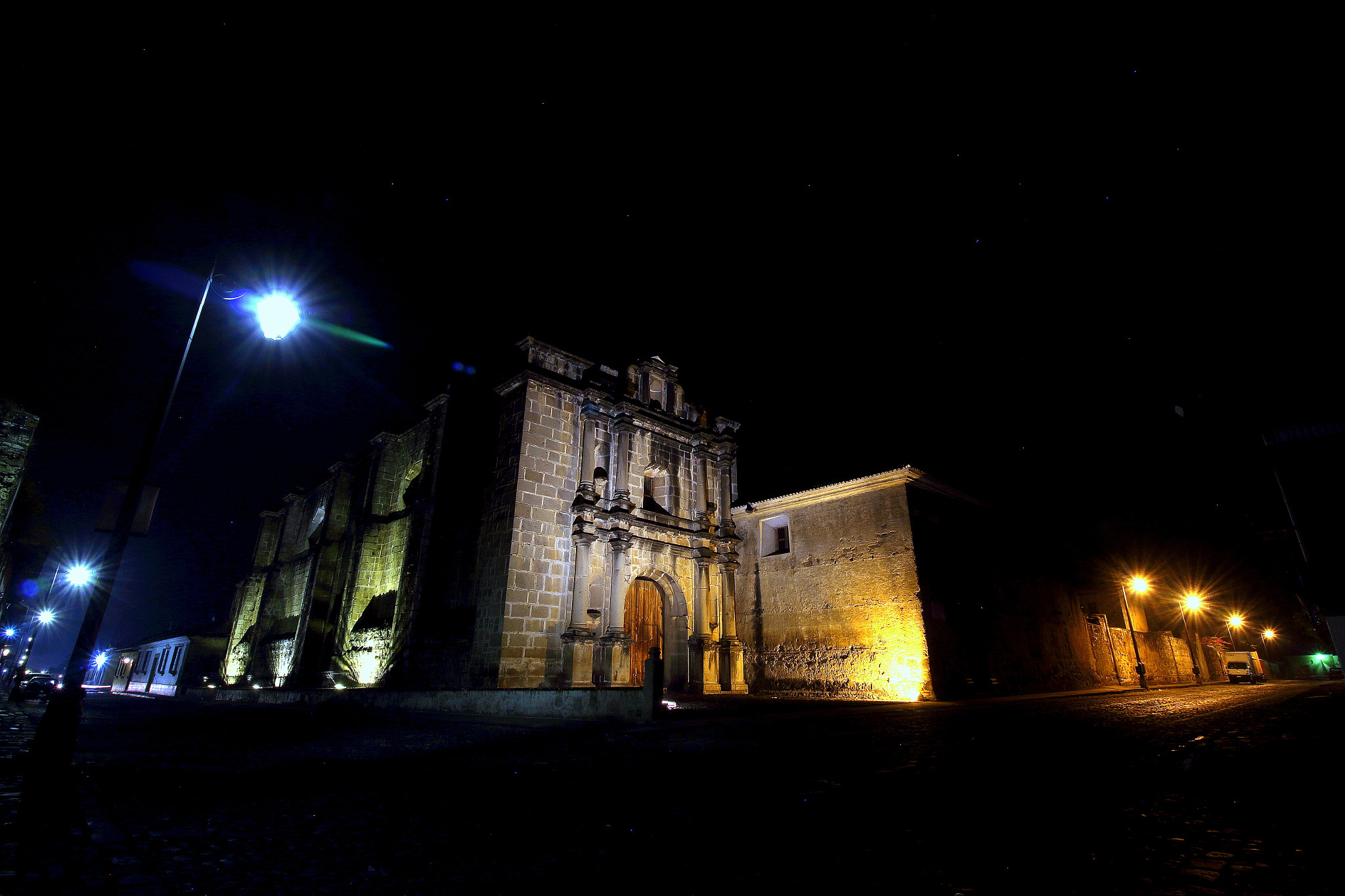 Canon EOS 700D (EOS Rebel T5i / EOS Kiss X7i) sample photo. Capuchinas nocturna photography