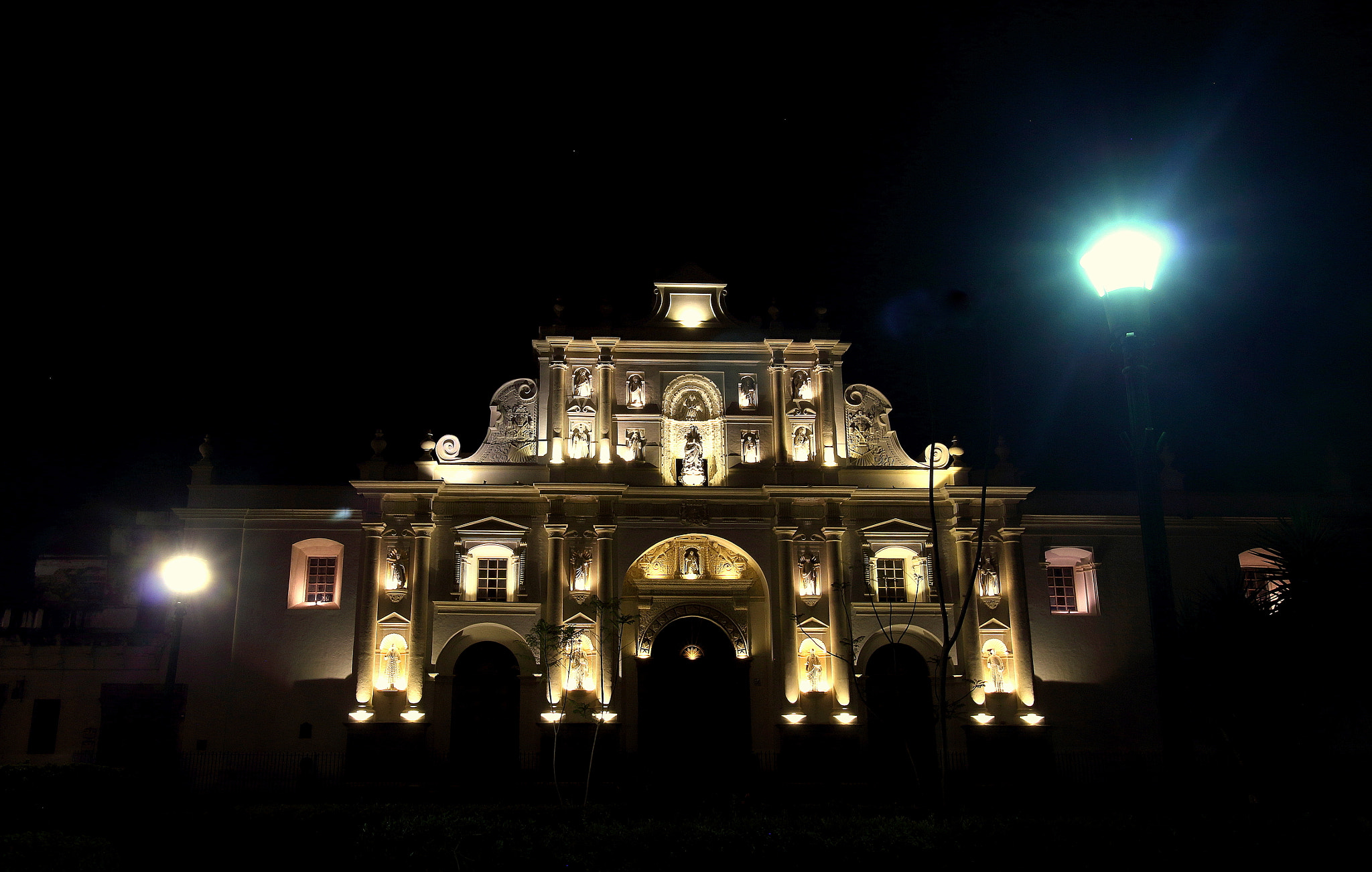 Canon EOS 700D (EOS Rebel T5i / EOS Kiss X7i) sample photo. San jose catredral fachada nocturna photography